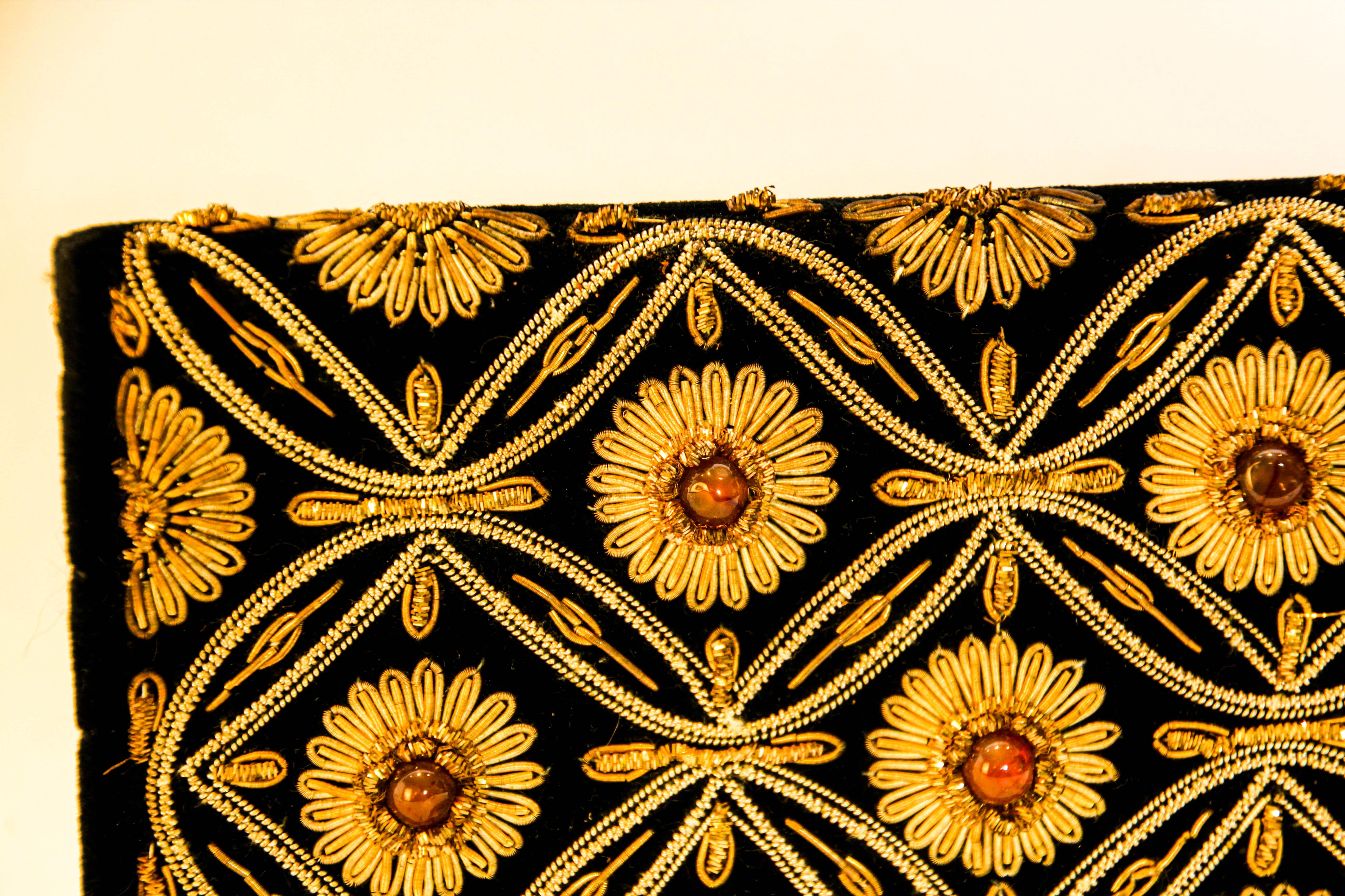 Women's or Men's Black Velvet and Silk Embroidered 1960s Zardozi Zari Gemstone Clutch India For Sale