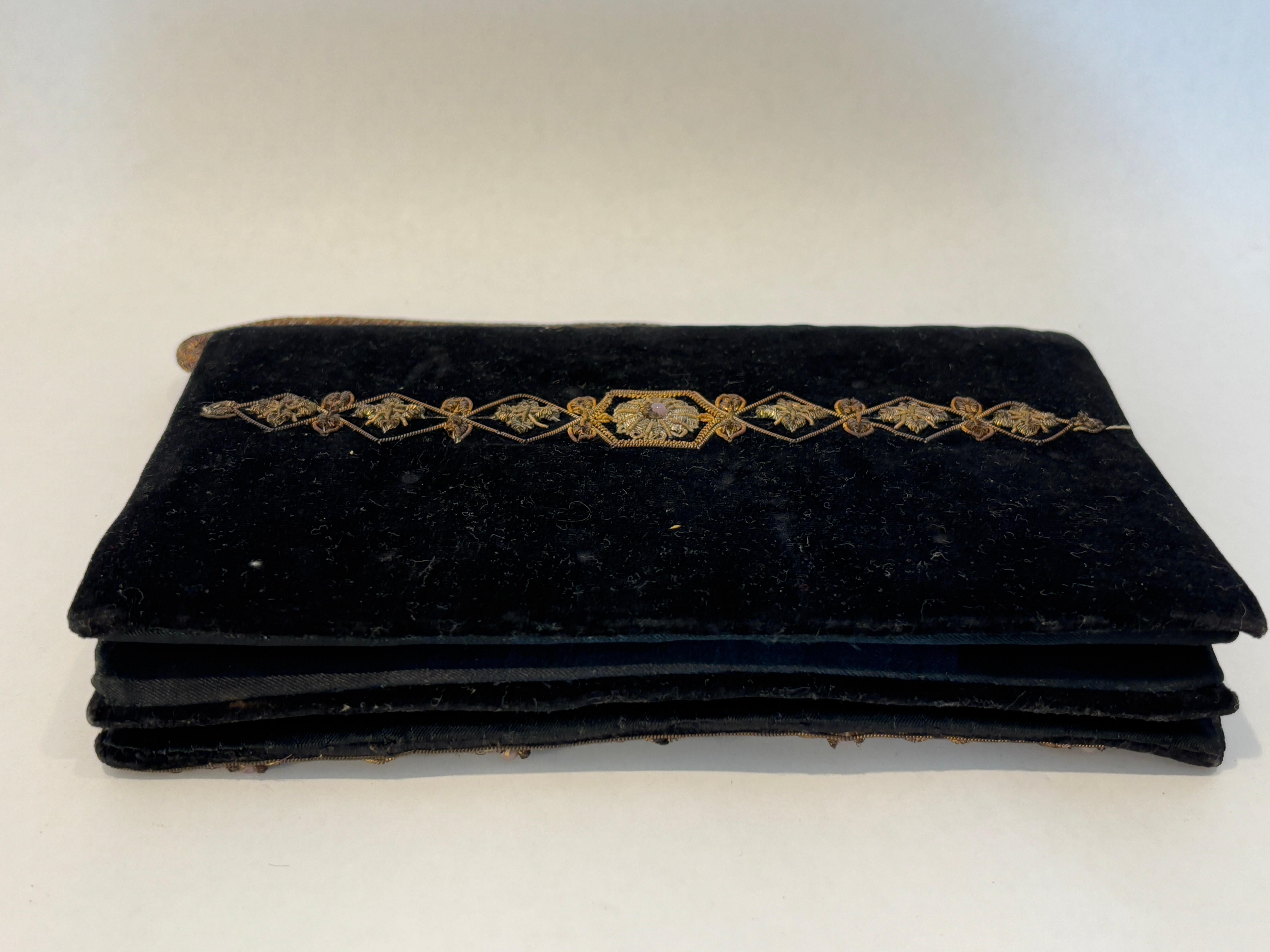 Black Velvet and Silk Embroidered 1960s Zardozi Zari Gemstone Clutch India For Sale 2