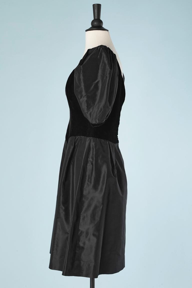 Black velvet and taffetas cocktail dress with balloon sleeves Loris Azzaro For Sale 1
