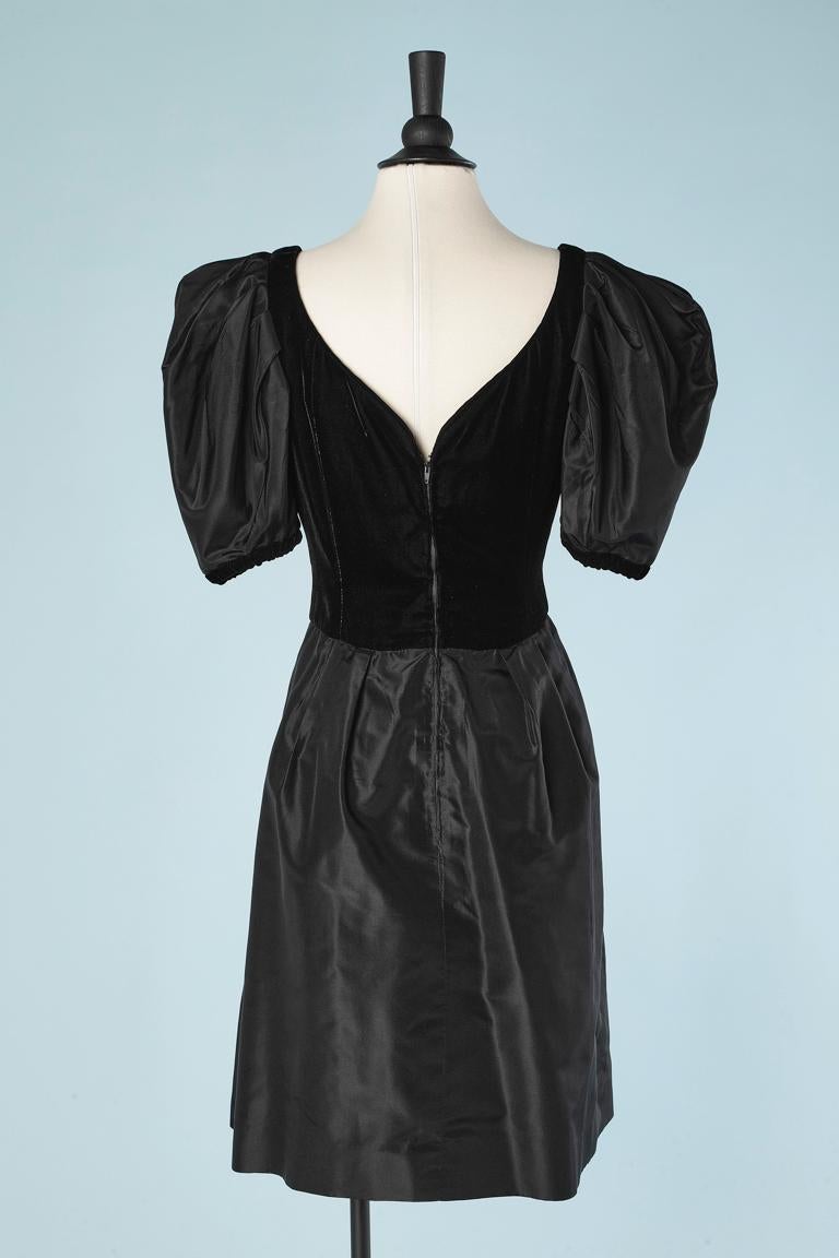Black velvet and taffetas cocktail dress with balloon sleeves Loris Azzaro For Sale 2