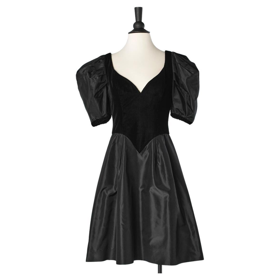 Vestido de cóctel de terciopelo negro y tafetán con mangas globo Loris Azzaro en venta