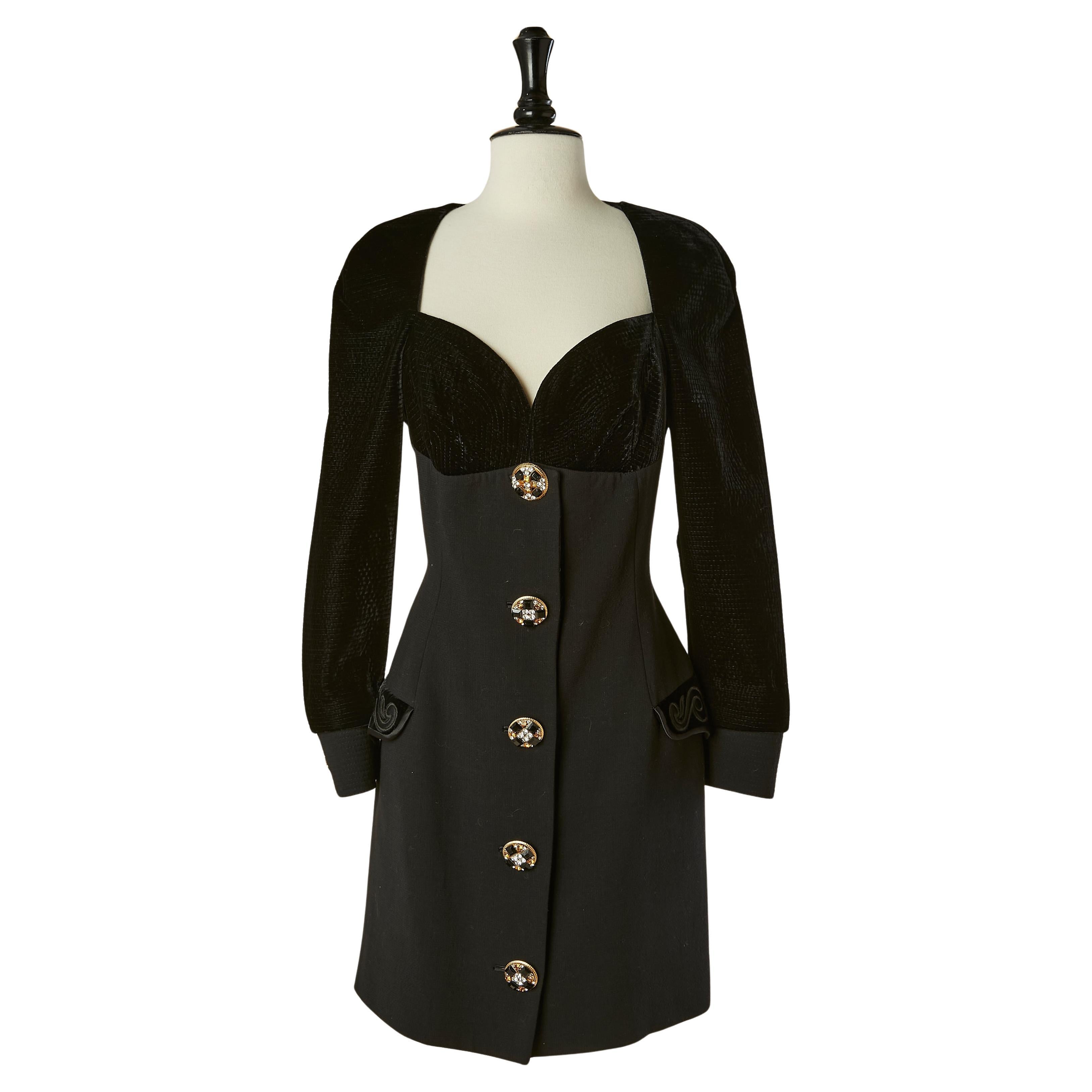 Abito da cocktail in velluto nero e lana con bottone gioiello Gianni Versace Couture in vendita
