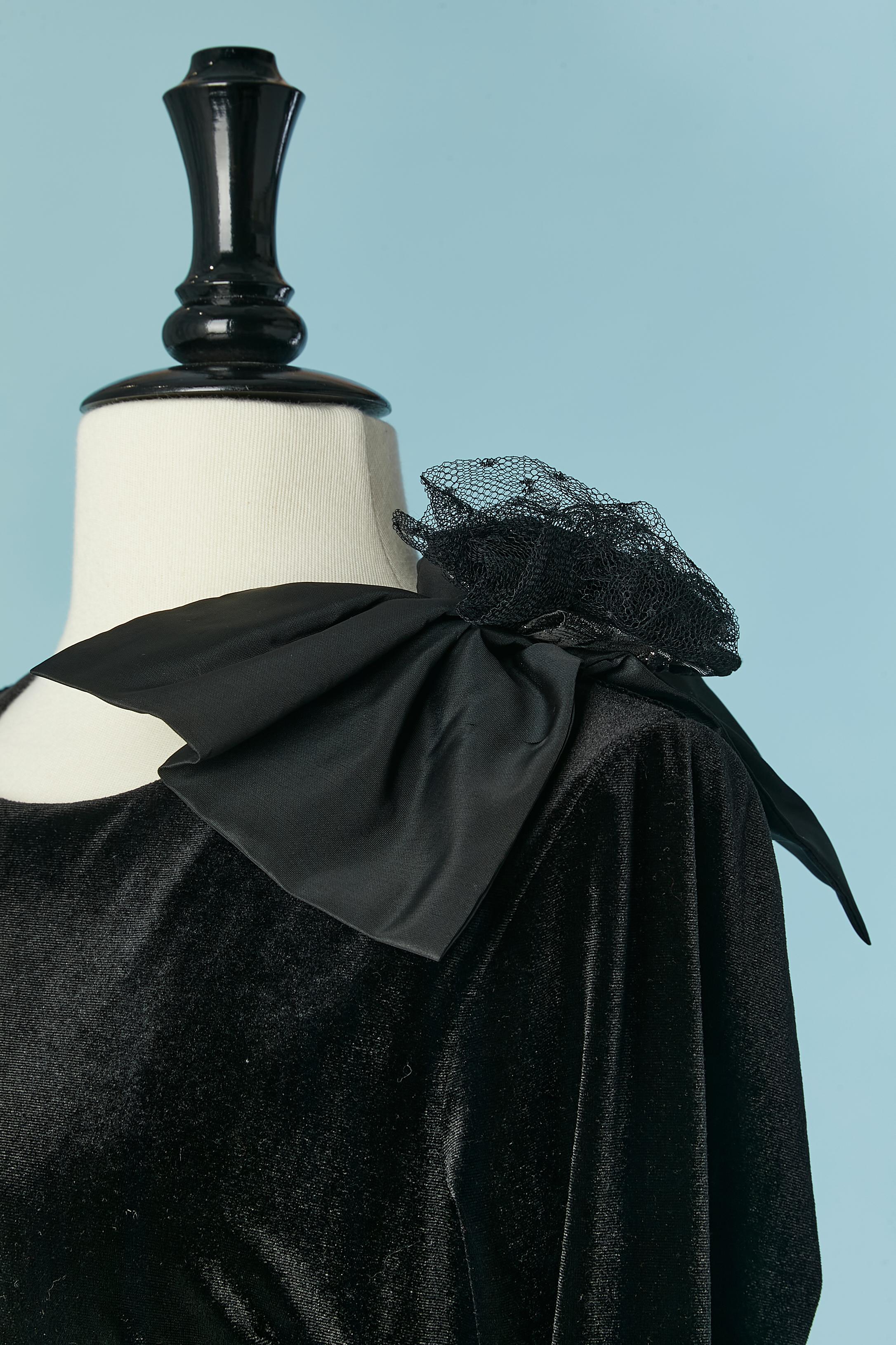 Black velvet backless evening dress with bow on the shoulder Christian Dior In Excellent Condition For Sale In Saint-Ouen-Sur-Seine, FR