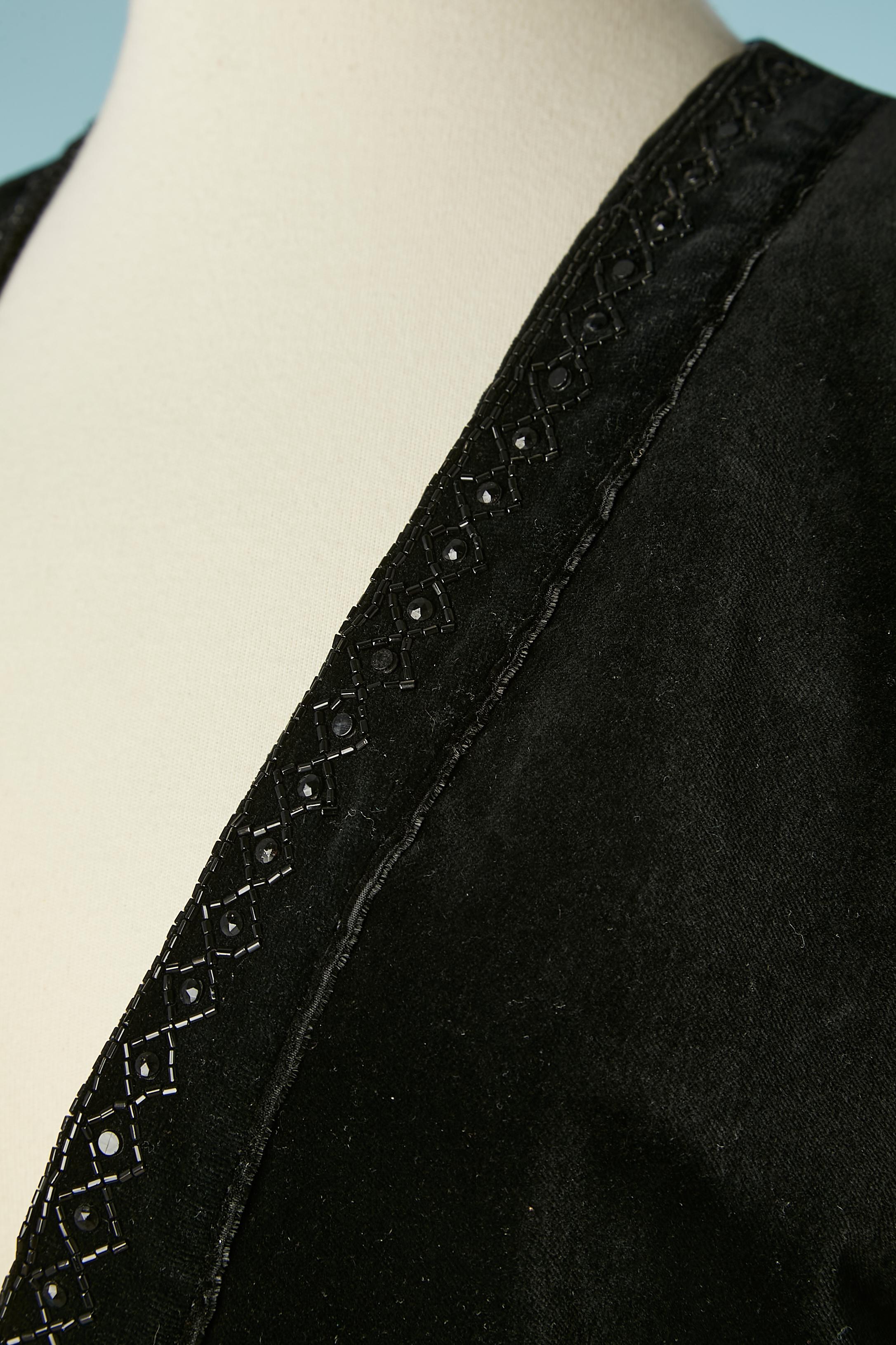Boléro en velours noir avec bordure de perles noires Diamant Noir Circa 1980's  Excellent état - En vente à Saint-Ouen-Sur-Seine, FR