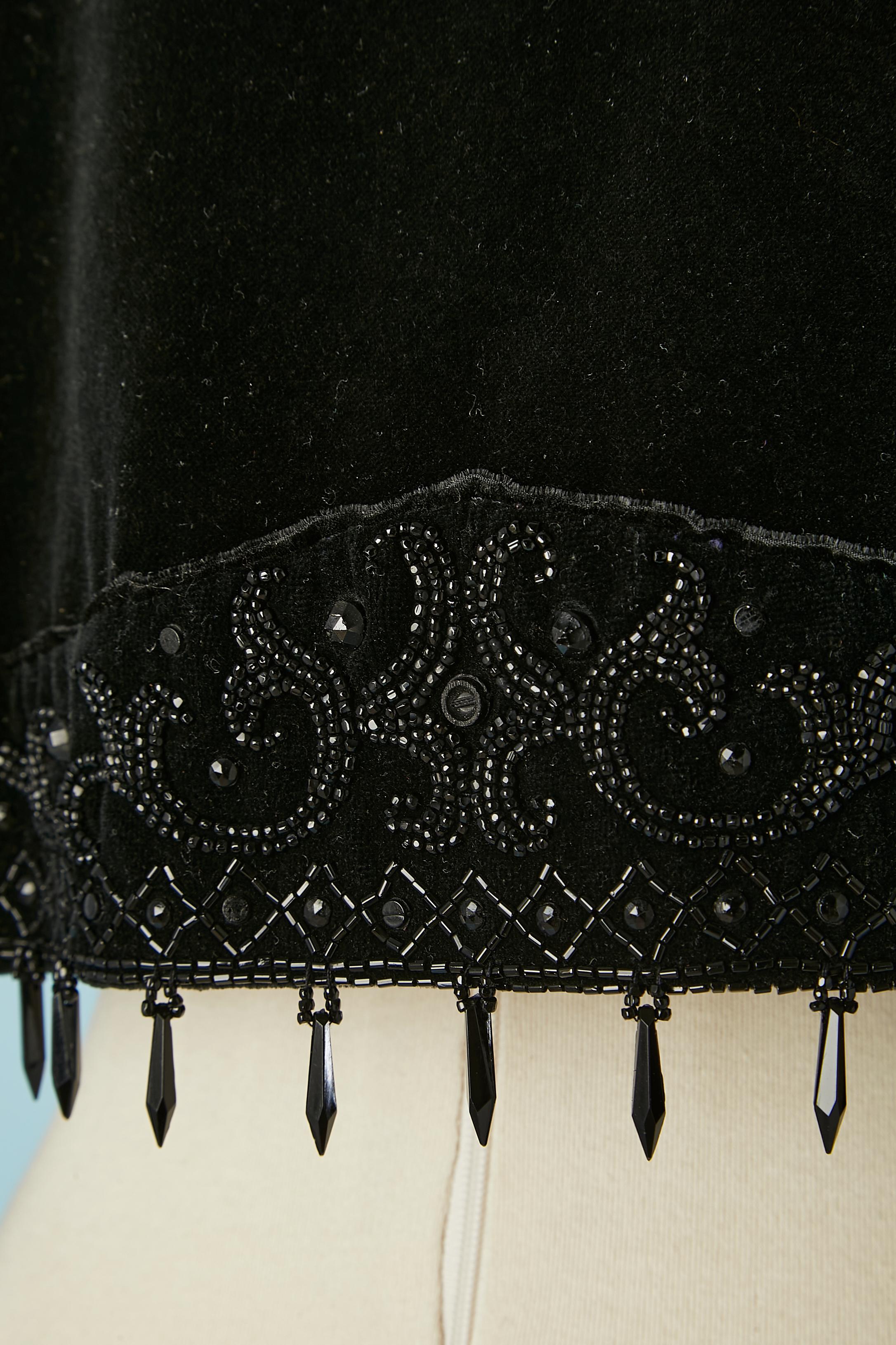 Boléro en velours noir avec bordure de perles noires Diamant Noir Circa 1980's  en vente 3