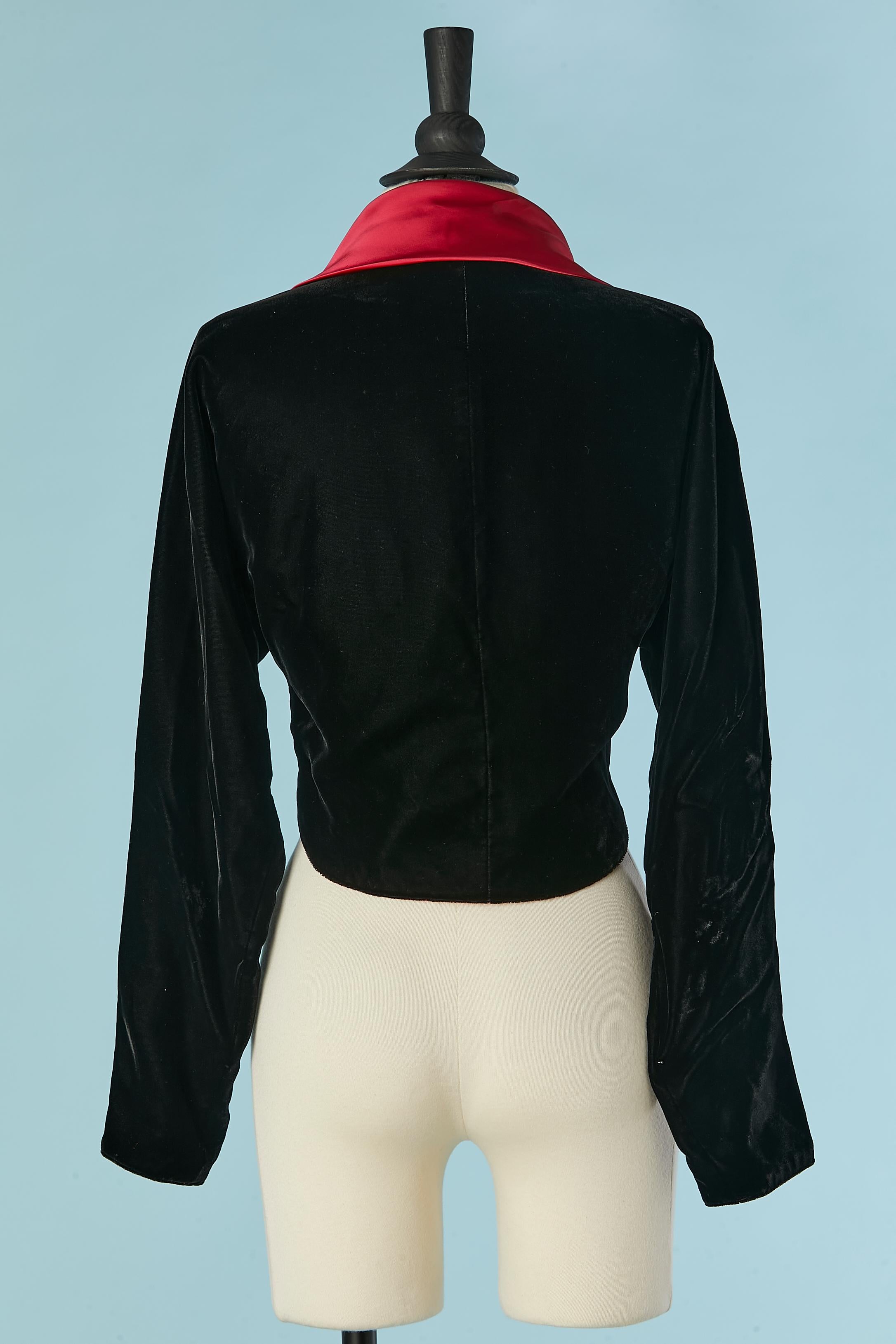 Black velvet boléro with rubis red satin lining and collar Guy Laroche In Excellent Condition In Saint-Ouen-Sur-Seine, FR