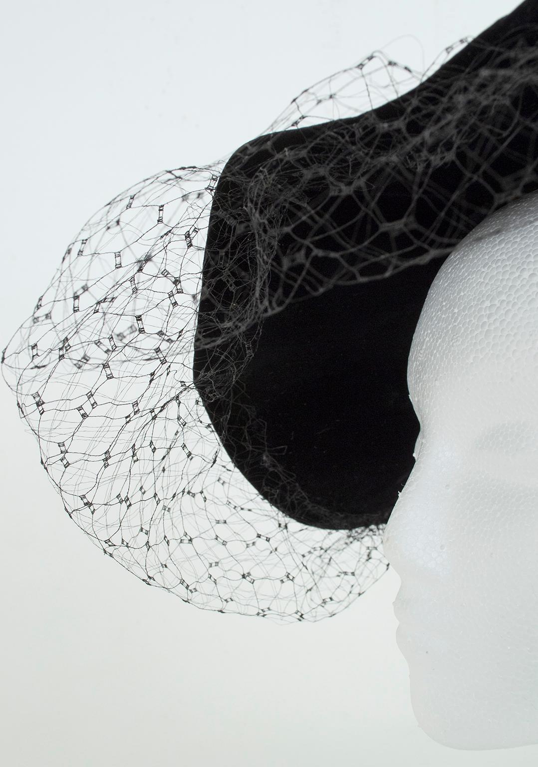 Black Velvet Bubble Veil Clamshell Saucer Hat with Provenance – O/S, 1930s For Sale 3