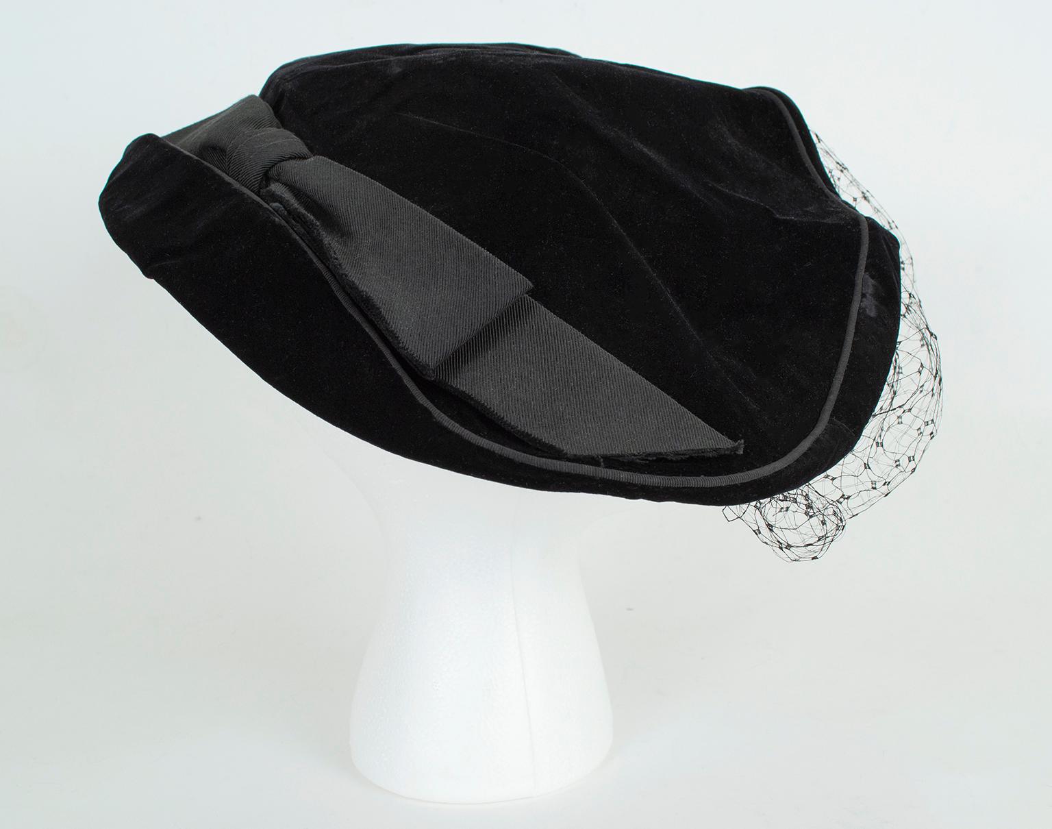 Schwarzer Samt Bubble Veil Muschel Untertasse Hut mit Provenienz O/S, 1930er Jahre im Angebot 1