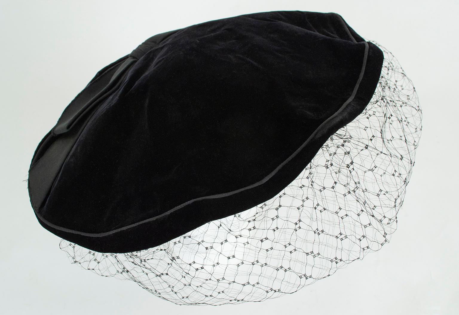 Women's Black Velvet Bubble Veil Clamshell Saucer Hat with Provenance – O/S, 1930s For Sale
