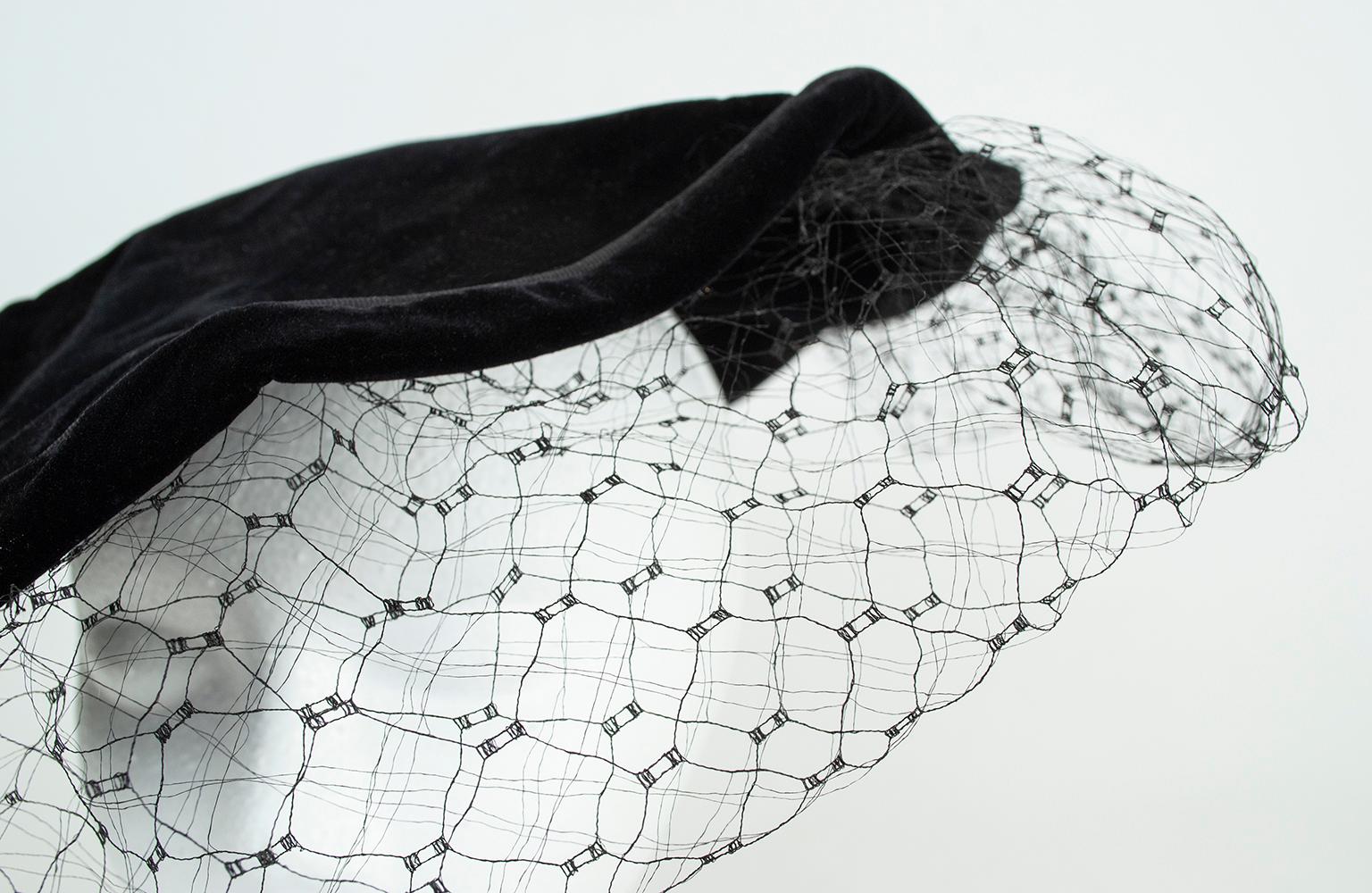 Black Velvet Bubble Veil Clamshell Saucer Hat with Provenance – O/S, 1930s For Sale 2