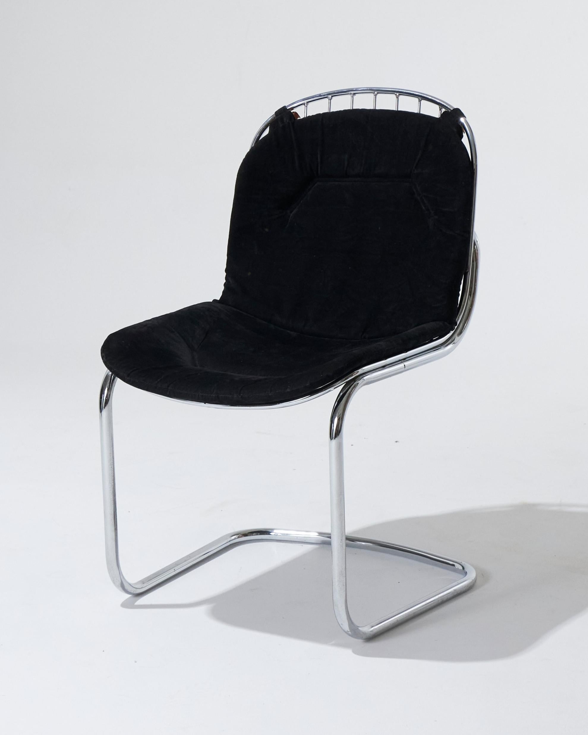 Black velvet chair with tubular chrome base by Gastone Rinaldi, 1970s In Fair Condition For Sale In PARIS, FR