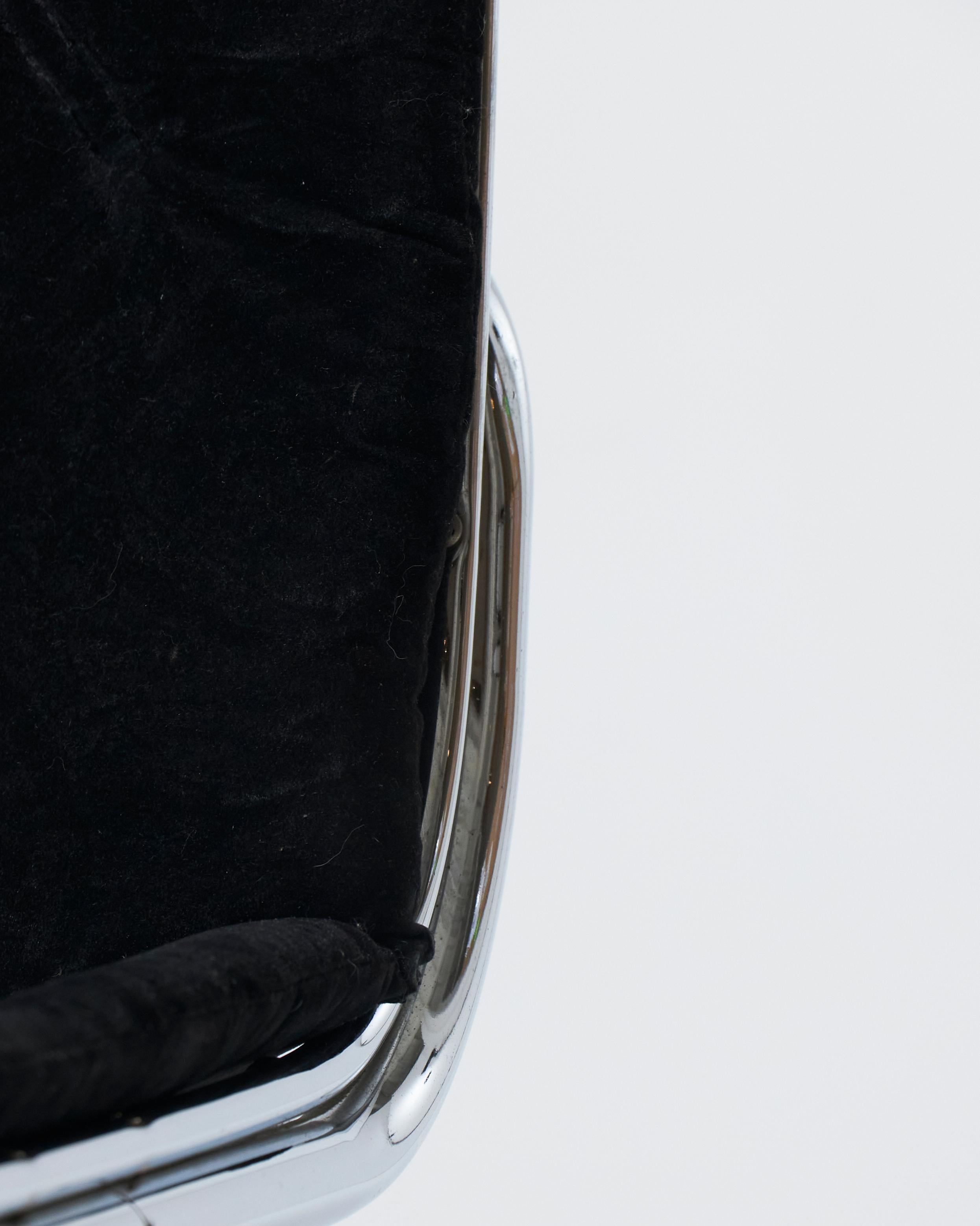 Black velvet chair with tubular chrome base by Gastone Rinaldi, 1970s For Sale 1