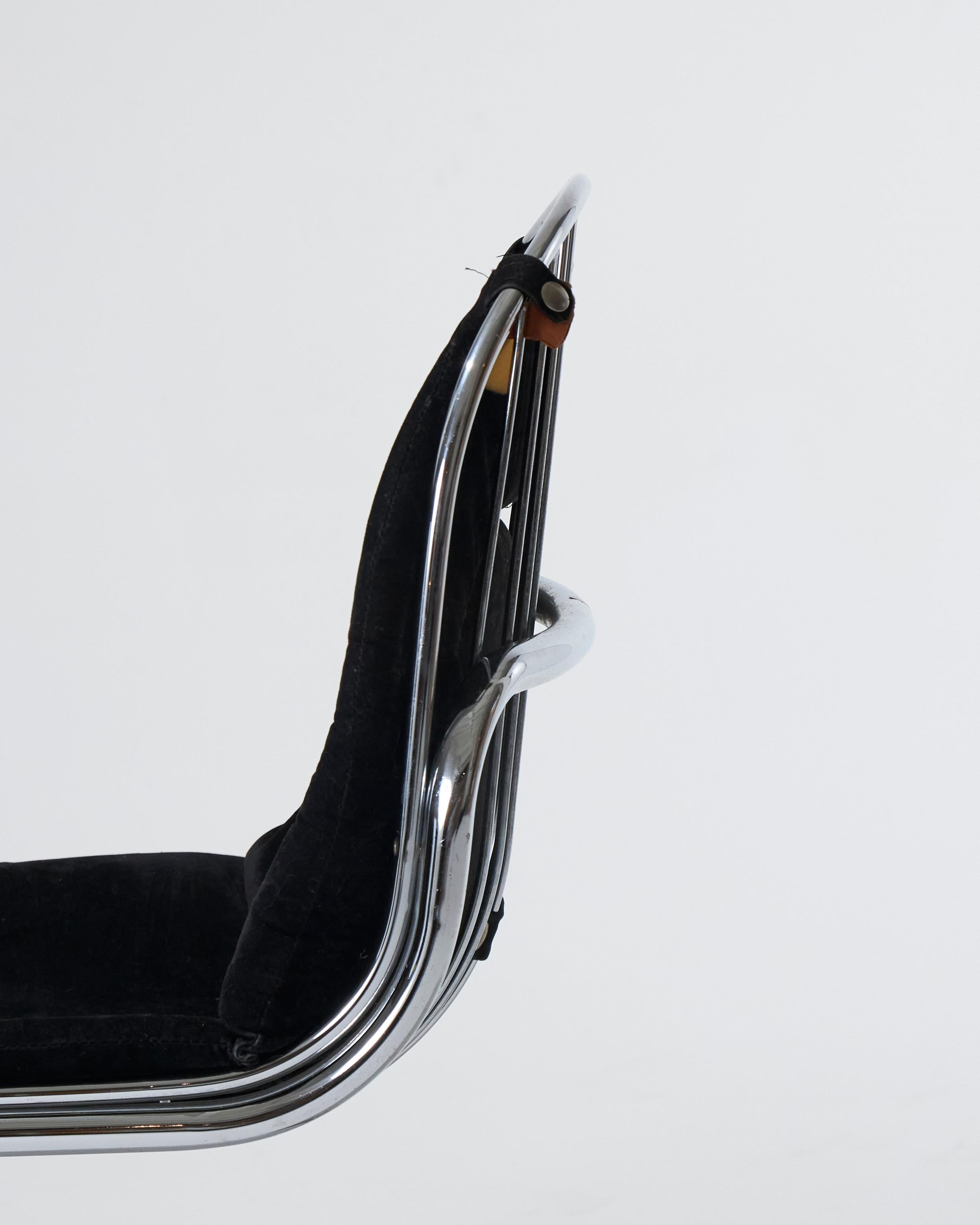 Black velvet chair with tubular chrome base by Gastone Rinaldi, 1970s For Sale 3