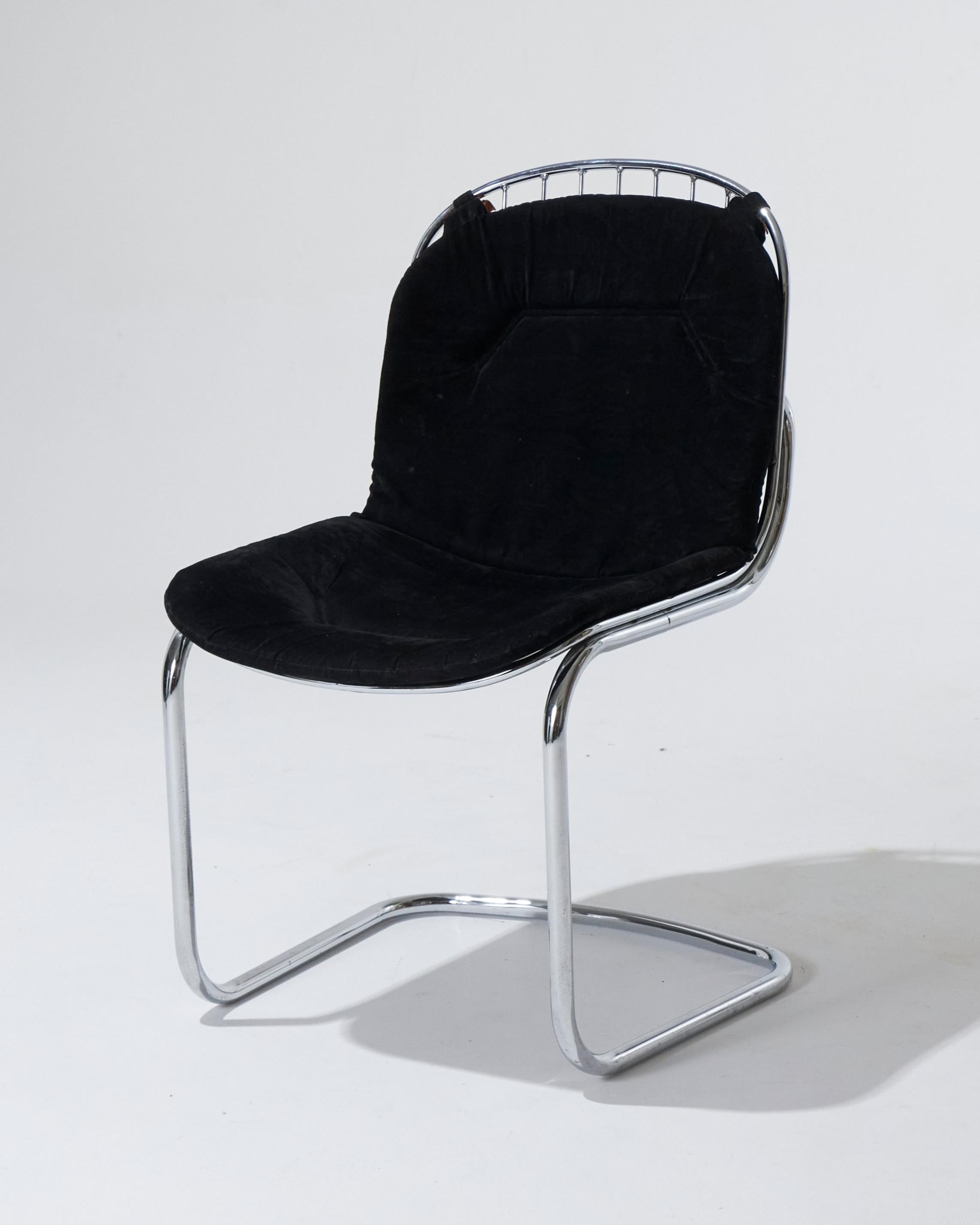 Silla de terciopelo negro con base tubular cromada de Gastone Rinaldi para RIMA, años 70 en venta 1
