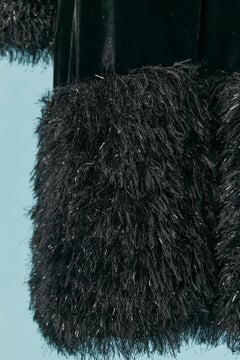 Abrigo de terciopelo negro con borde de hilos negros y lúrex ALGO