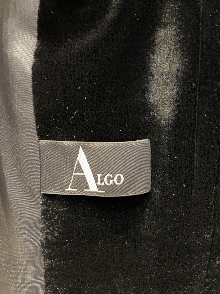 Cappotto in velluto nero con bordo in fili neri e lurex ALGO in vendita 2