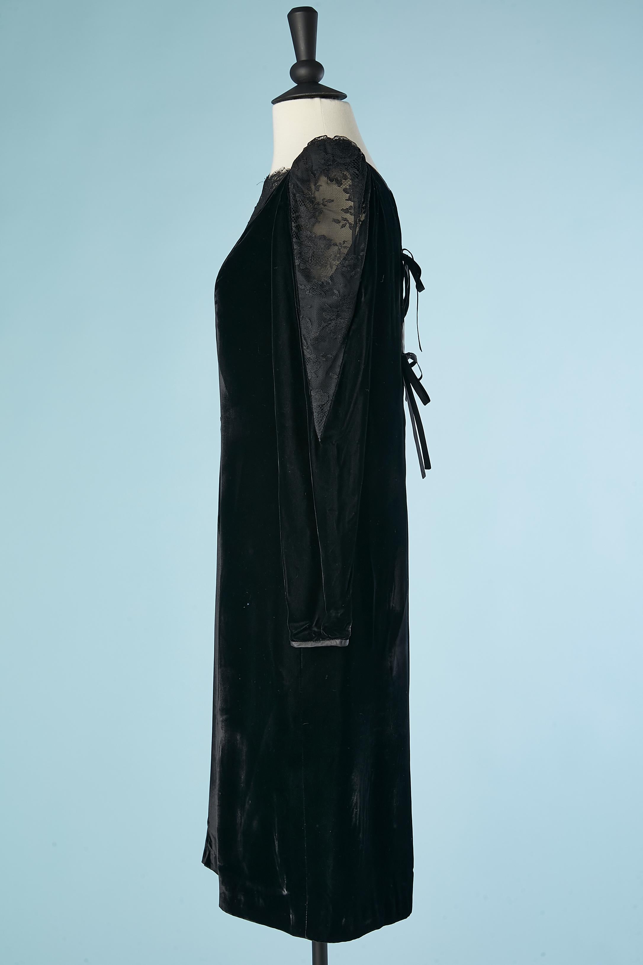Black velvet cocktail dress with a deep V lace neckline Valentino Boutique  For Sale 1
