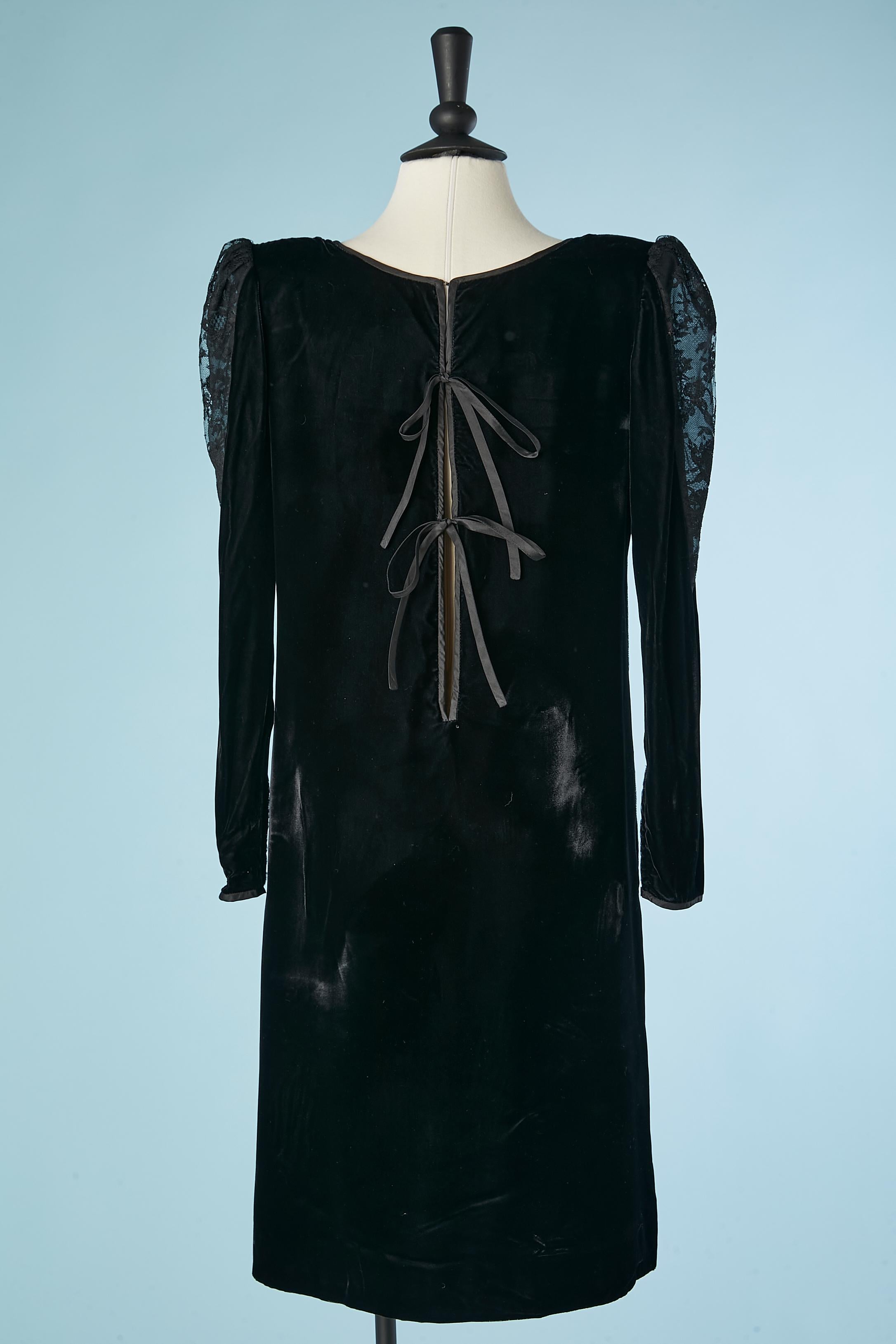 Black velvet cocktail dress with a deep V lace neckline Valentino Boutique  For Sale 2