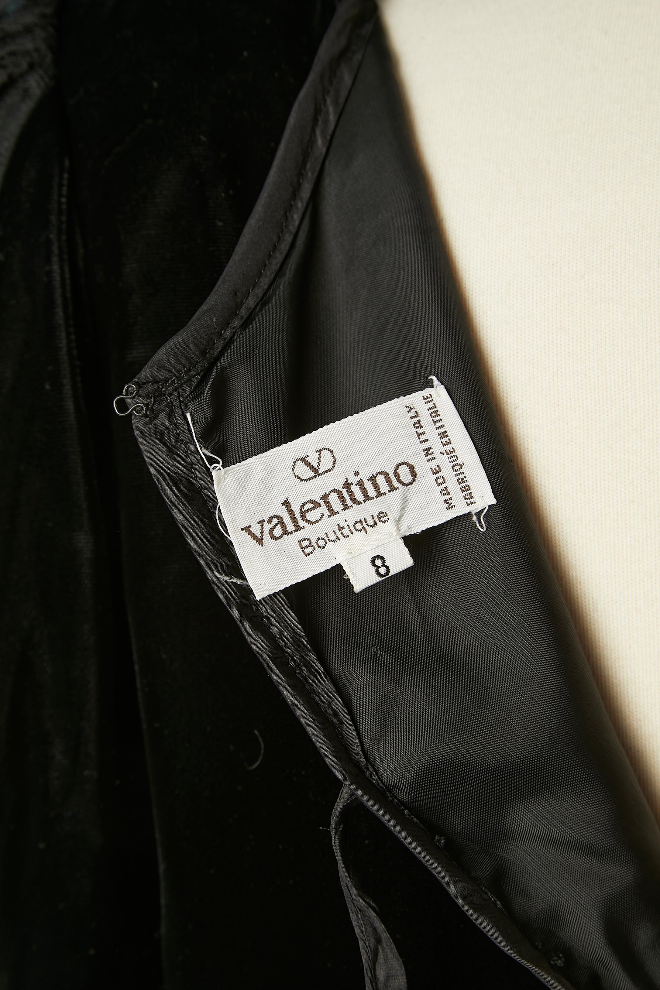 Black velvet cocktail dress with a deep V lace neckline Valentino Boutique  For Sale 3