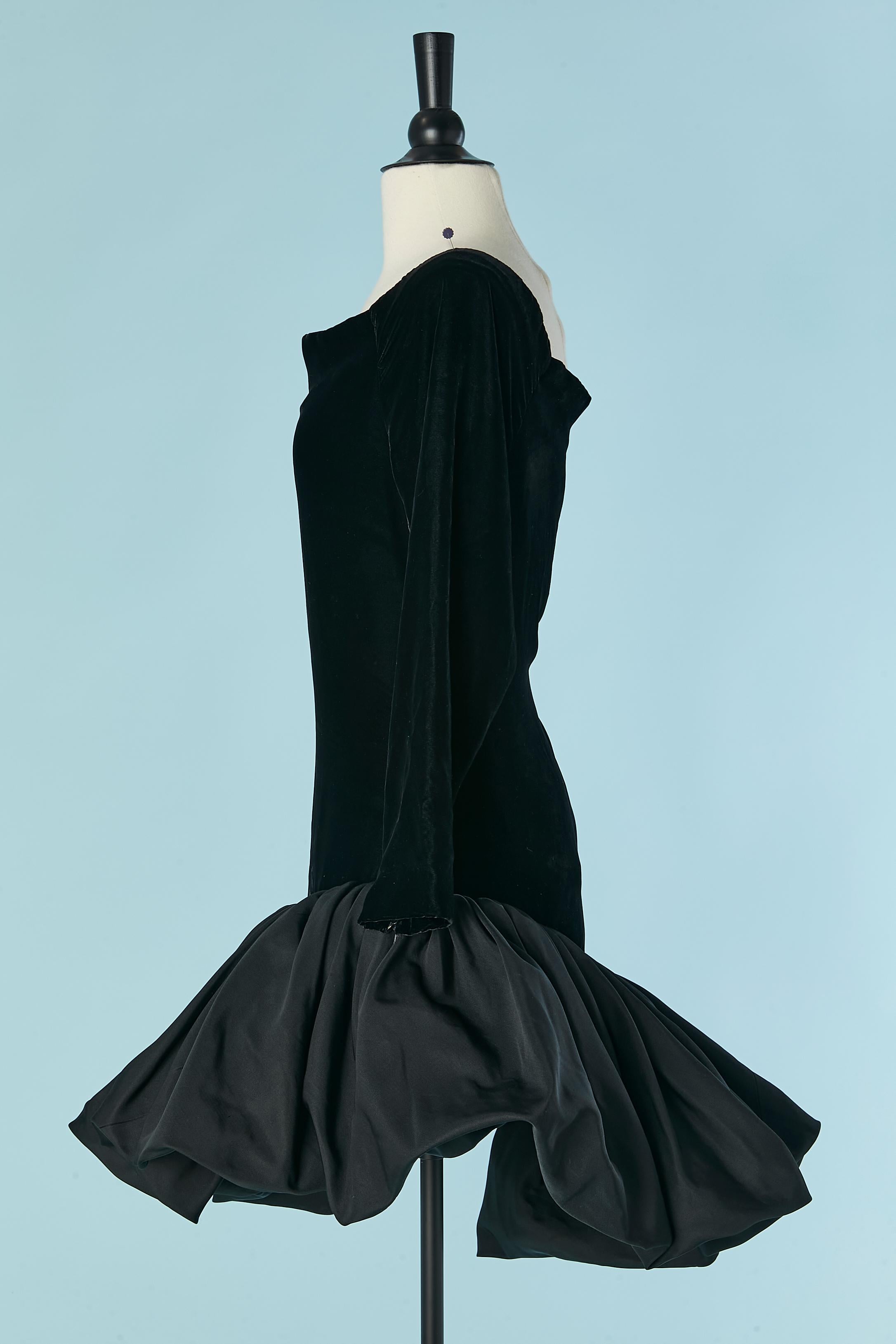Women's Black velvet cocktail dress with balloon bottom Saint Laurent Rive Gauche FW1988 For Sale