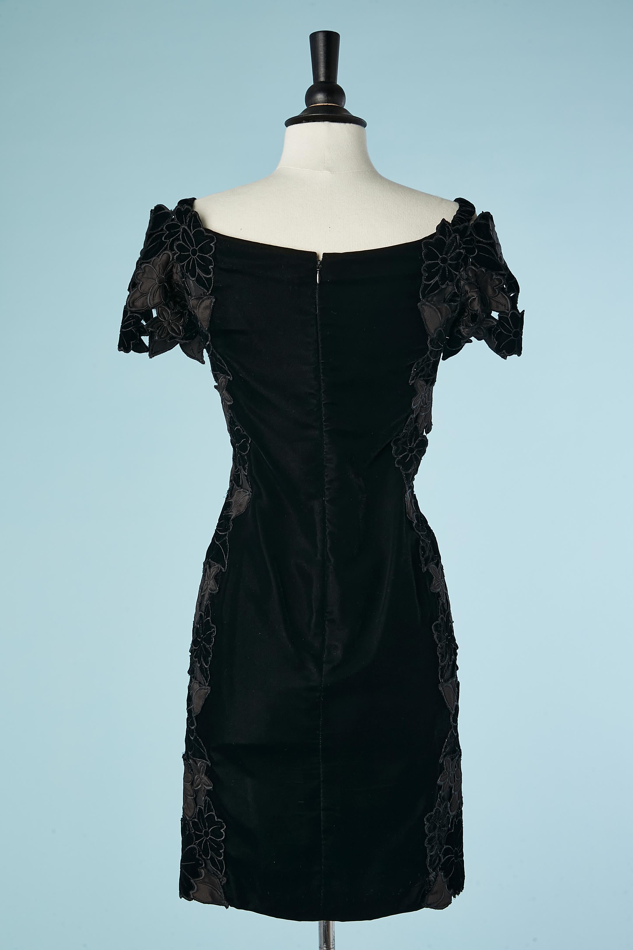 Black velvet cocktail dress with flowers appliqué on both side Loris Azzaro  For Sale 1