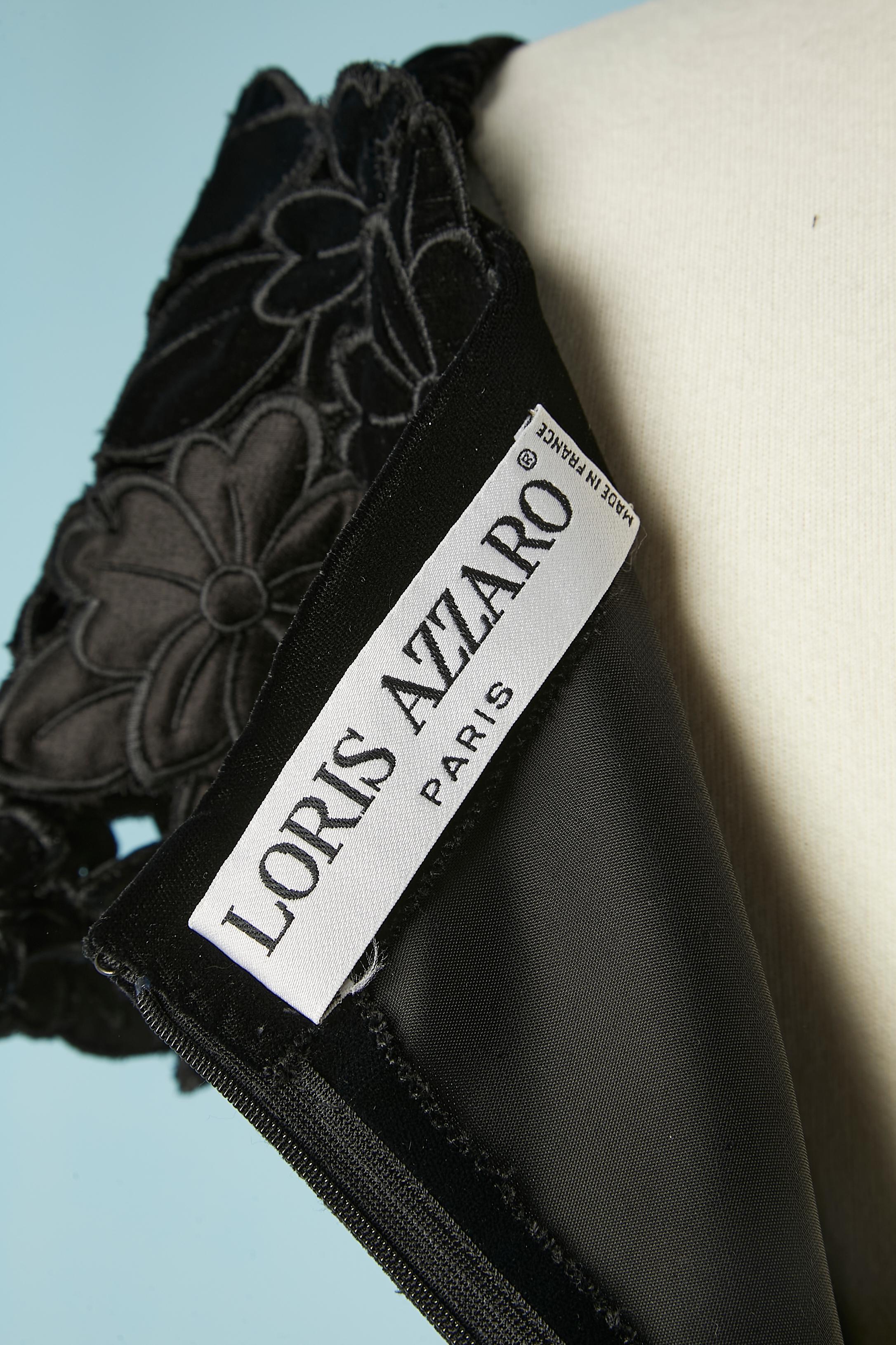 Robe de cocktail en velours noir avec applications de fleurs sur les deux côtés Loris Azzaro  en vente 1