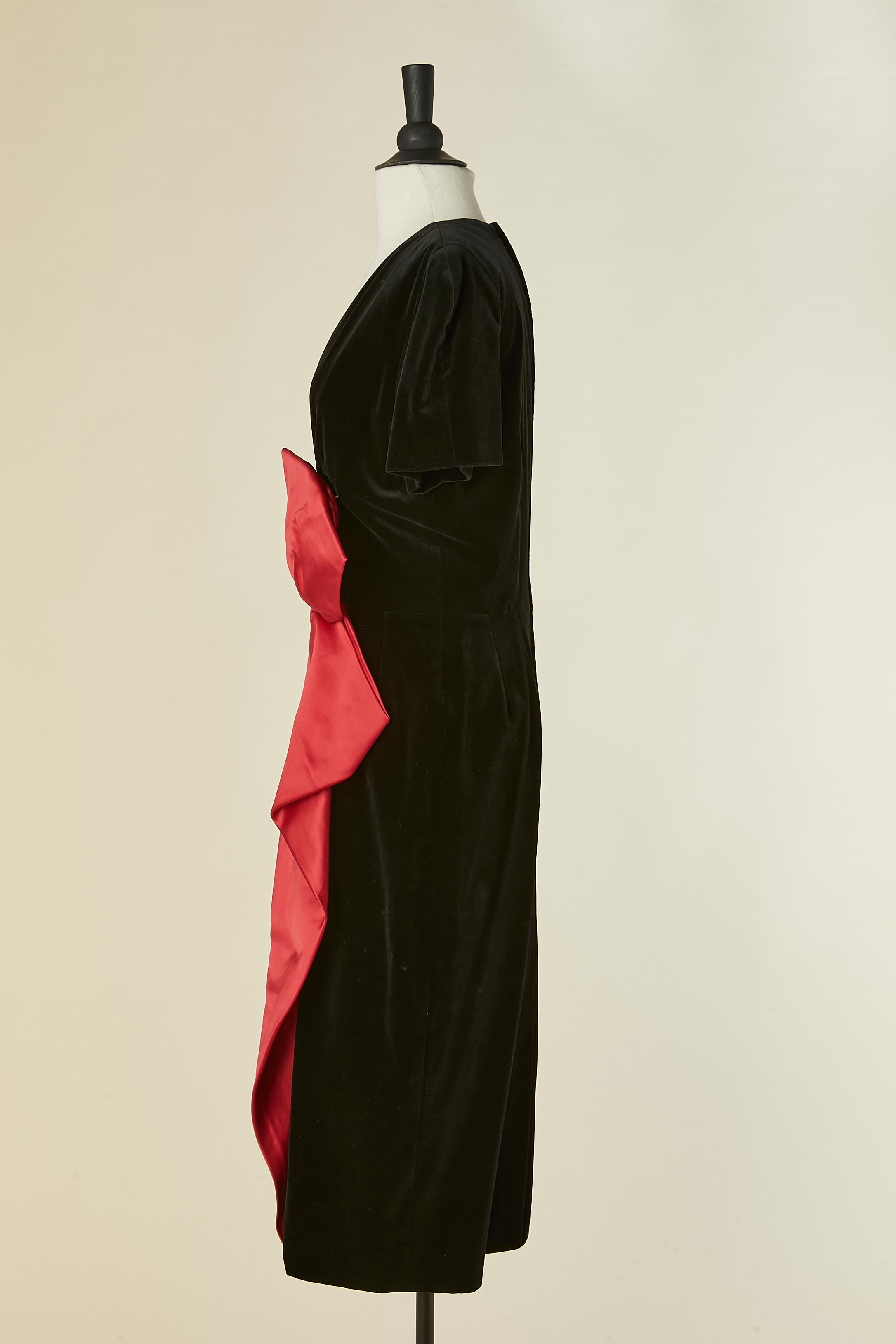 Robe de cocktail en velours noir avec nœud drapé en satin de soie rose Guy Laroche Excellent état - En vente à Saint-Ouen-Sur-Seine, FR