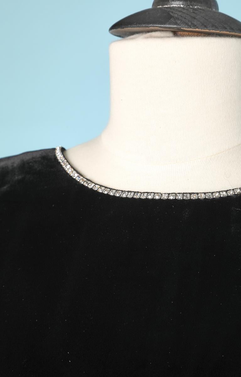 Black velvet dress with rhinestone trim on neckline and cuffs, deep neckline on the back with a bow. Padded shoulders. Split middle back, lenght= 29 cm. Hidden zip (branded) on the left side. Hidden zip on the cuffs as well, lenght = 10 cm
Fabric