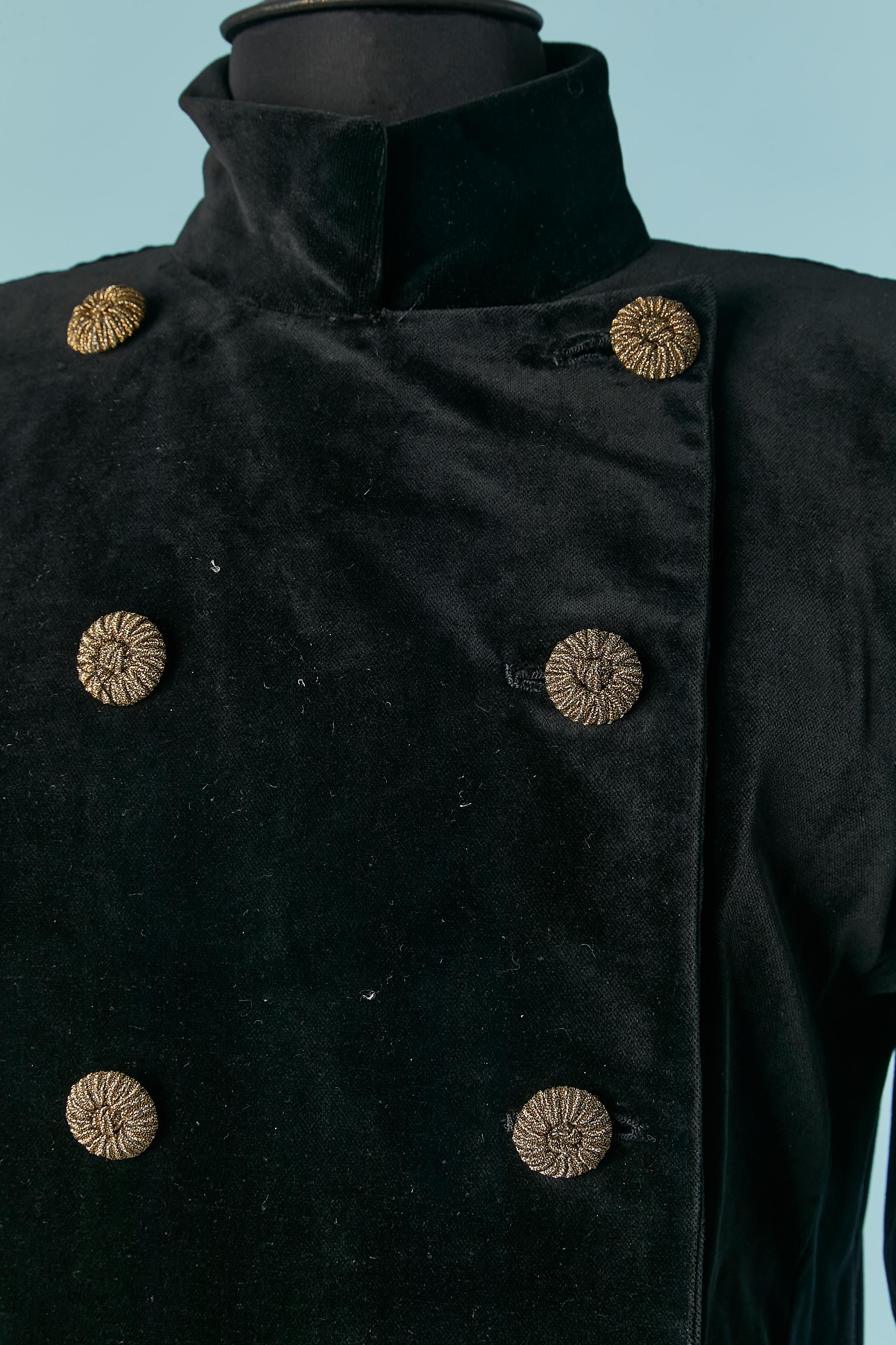 Black velvet double-breasted lightky quilted coat with gold lurex button. Shoulder-pad. 
Button closure middle front and buttonhole. Button on the cuffs as well ( no buttonhole) 
Pocket on both side. Split on the bottom middle back ( lenght= 42cm) 