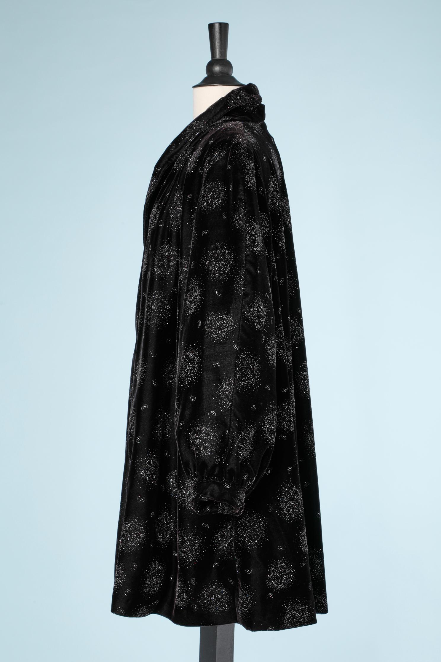 Black velvet evening coat with Paisley glitters pattern Estrosa  For Sale 1