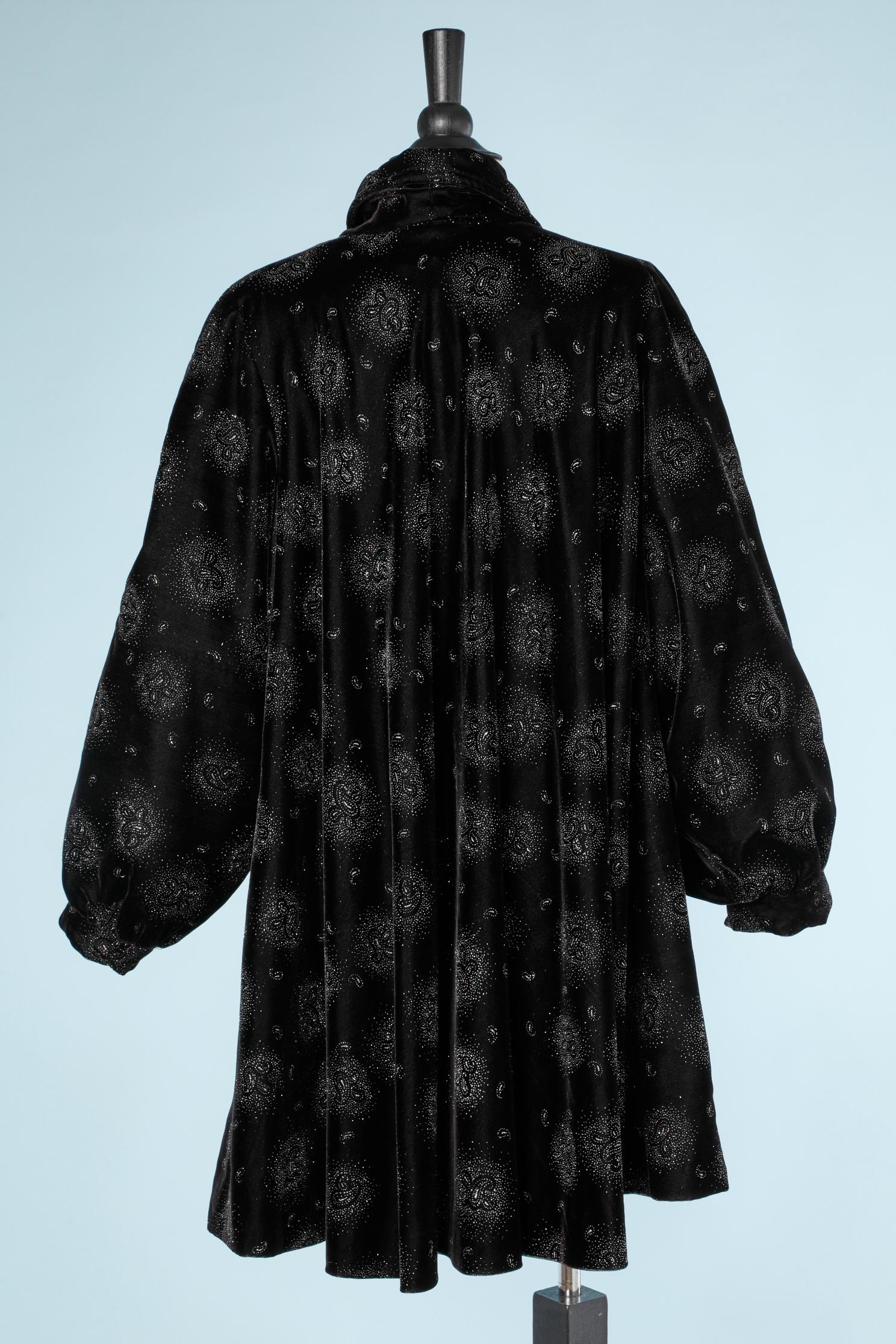 Black velvet evening coat with Paisley glitters pattern Estrosa  For Sale 2