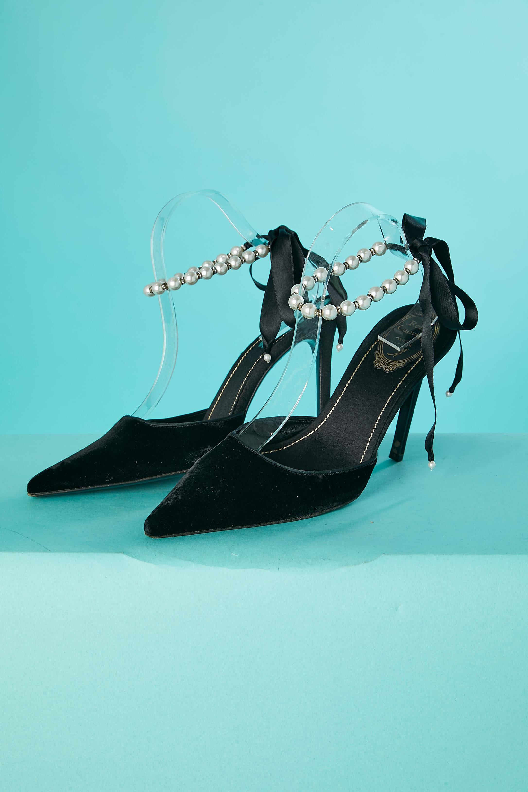 Black velvet evening sandal with satin ribbon bow on the back of the shoe.  pearls and  rhinestone bracelet around the ankle;
Heel's height = 11 cm
 thin plateform inside = 0,5 cm
Shoe Size = 39 