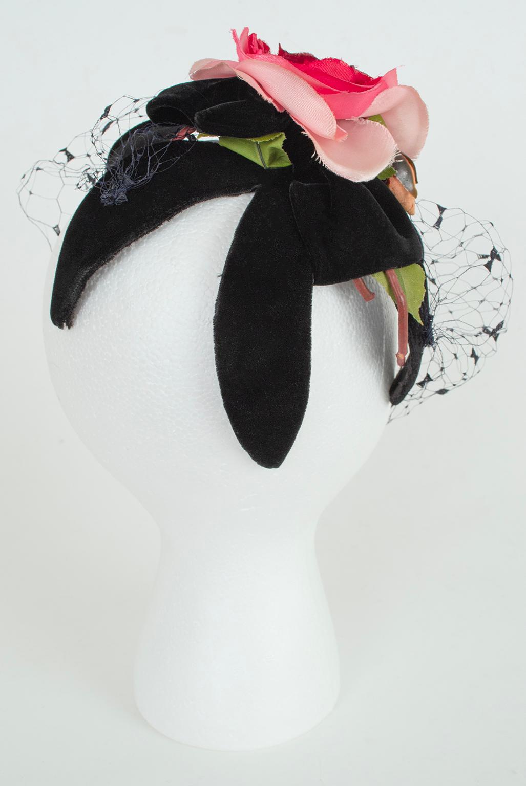 Fascinateur  ptales de fleurs en velours noir avec rose en soie et voile - O/S, annes 1950 en vente 3
