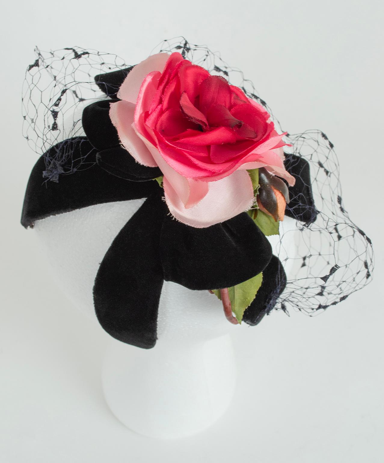 Black Velvet Flower Petal Fascinator with Silk Rose and Veil – O/S, 1950s For Sale 1