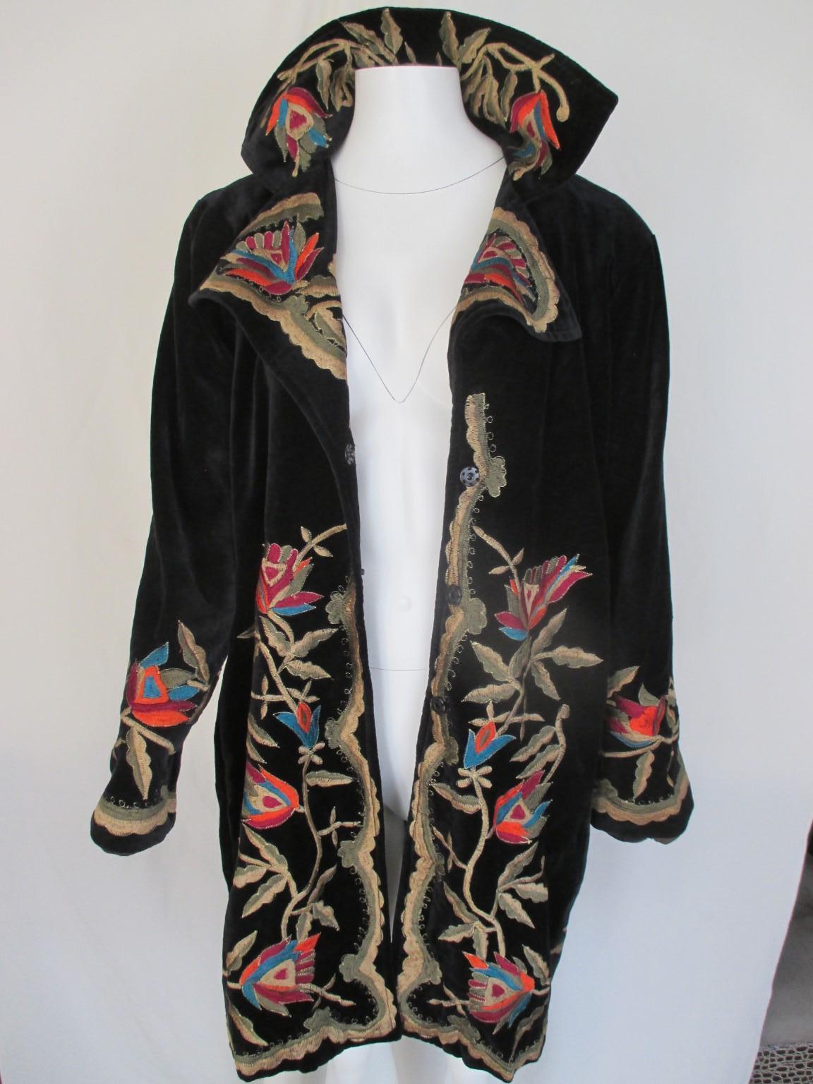 Black Velvet Gold Embroidered  Flowers Coat  For Sale 1