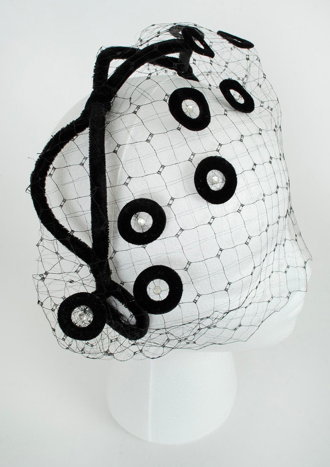 Black Velvet Headband Fascinator with Rhinestone-Studded Veil – O/S, 1950s In Excellent Condition In Tucson, AZ
