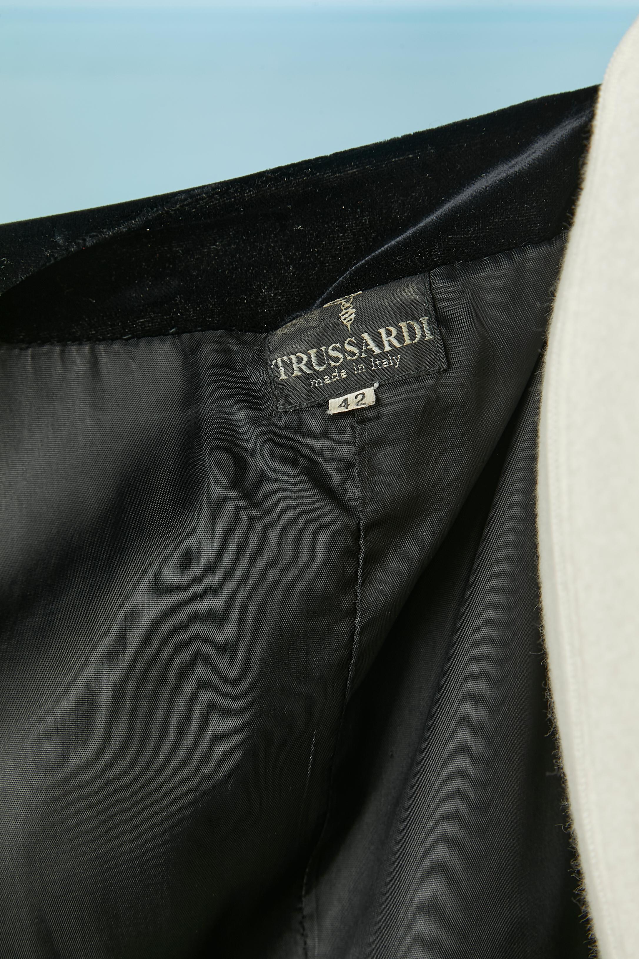Chaqueta de terciopelo negro con pedrería TRUSSARDI en venta 1