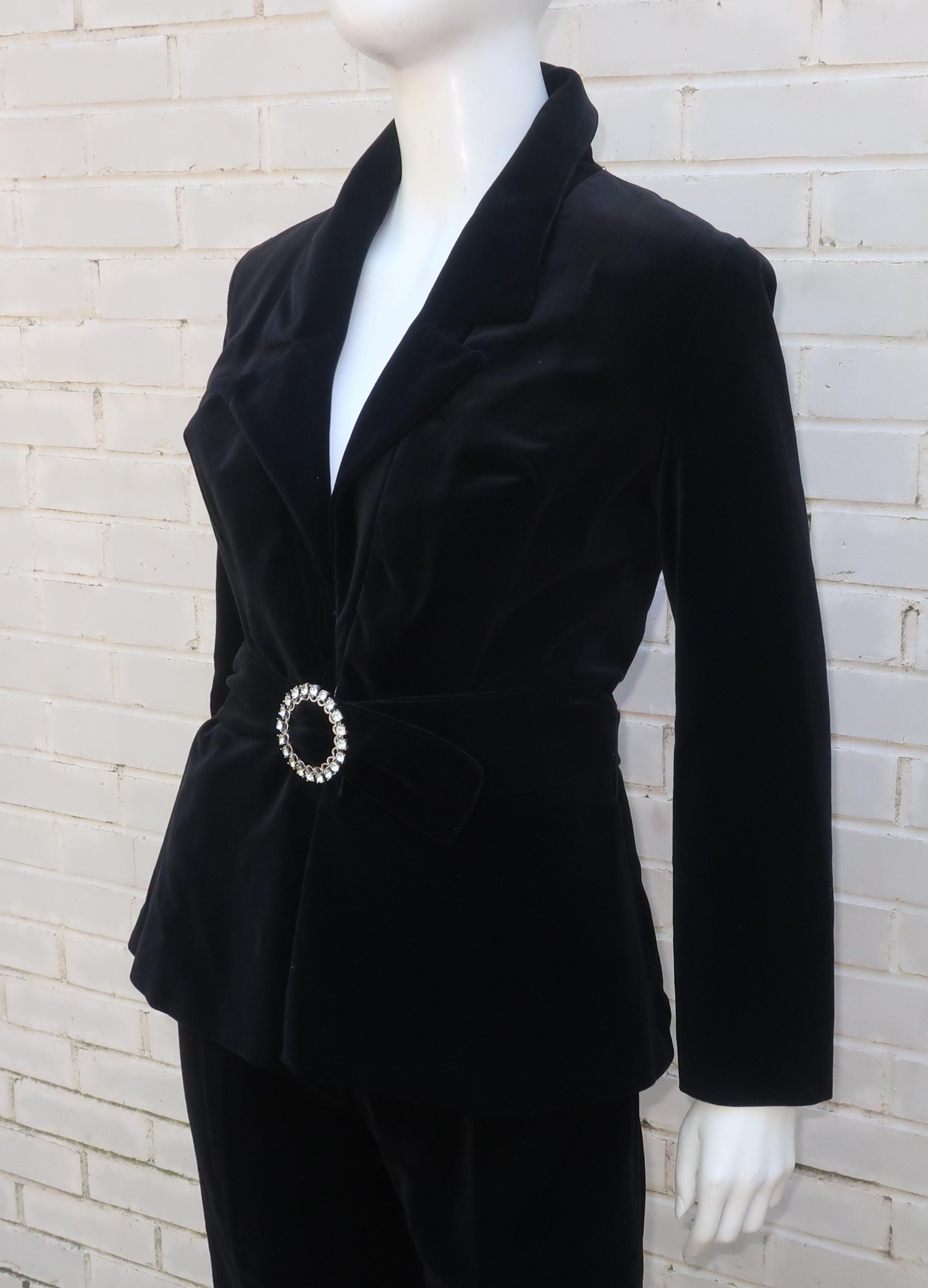 Tailleur pantalon en velours noir avec ceinture en strass, vers 1970 en vente 2