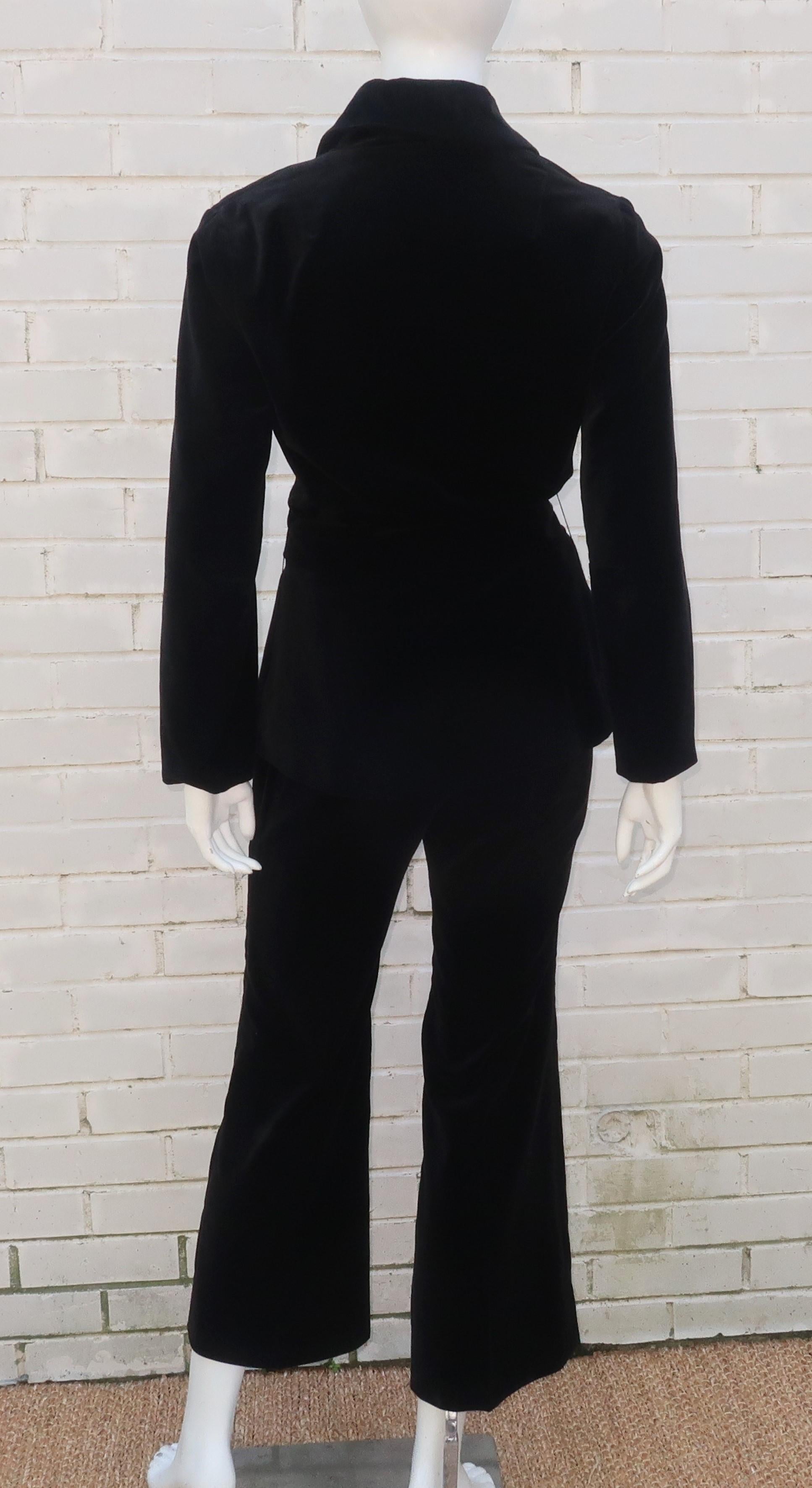 Tailleur pantalon en velours noir avec ceinture en strass, vers 1970 en vente 4