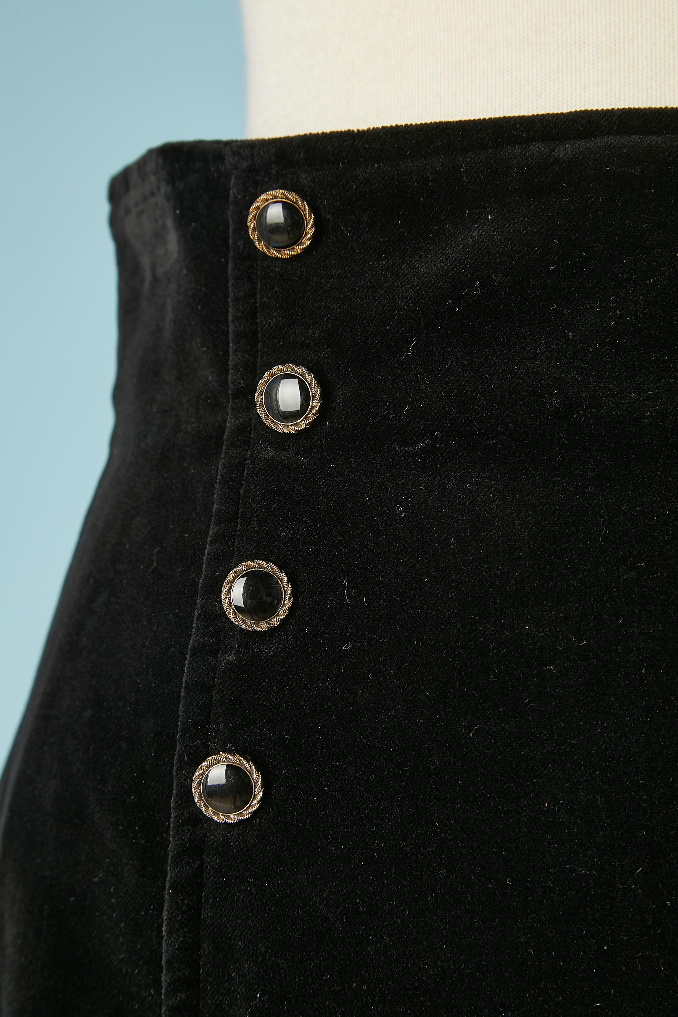 Black velvet pencil skirt with decorative buttons. Main fabric composition: cotton velvet. Lining: 63% acetate, 37% rayon. Zip on the left side. 
SIZE: 42 (It) 8 (Us) 