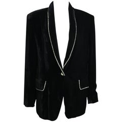 Blazer de cuello chal de terciopelo negro con pedrería