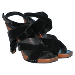 Sandales en velours noir et talons en bois Chanel