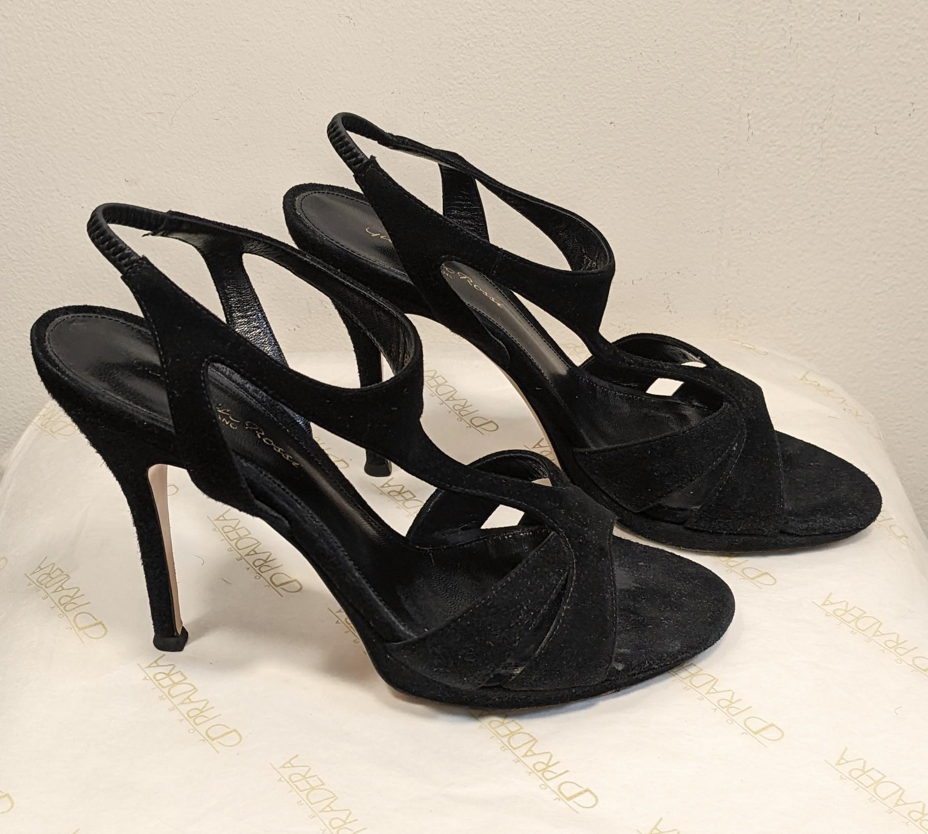 Sandalen aus schwarzem Samt von Gianvito Rossi im Zustand „Gut“ im Angebot in  Bilbao, ES