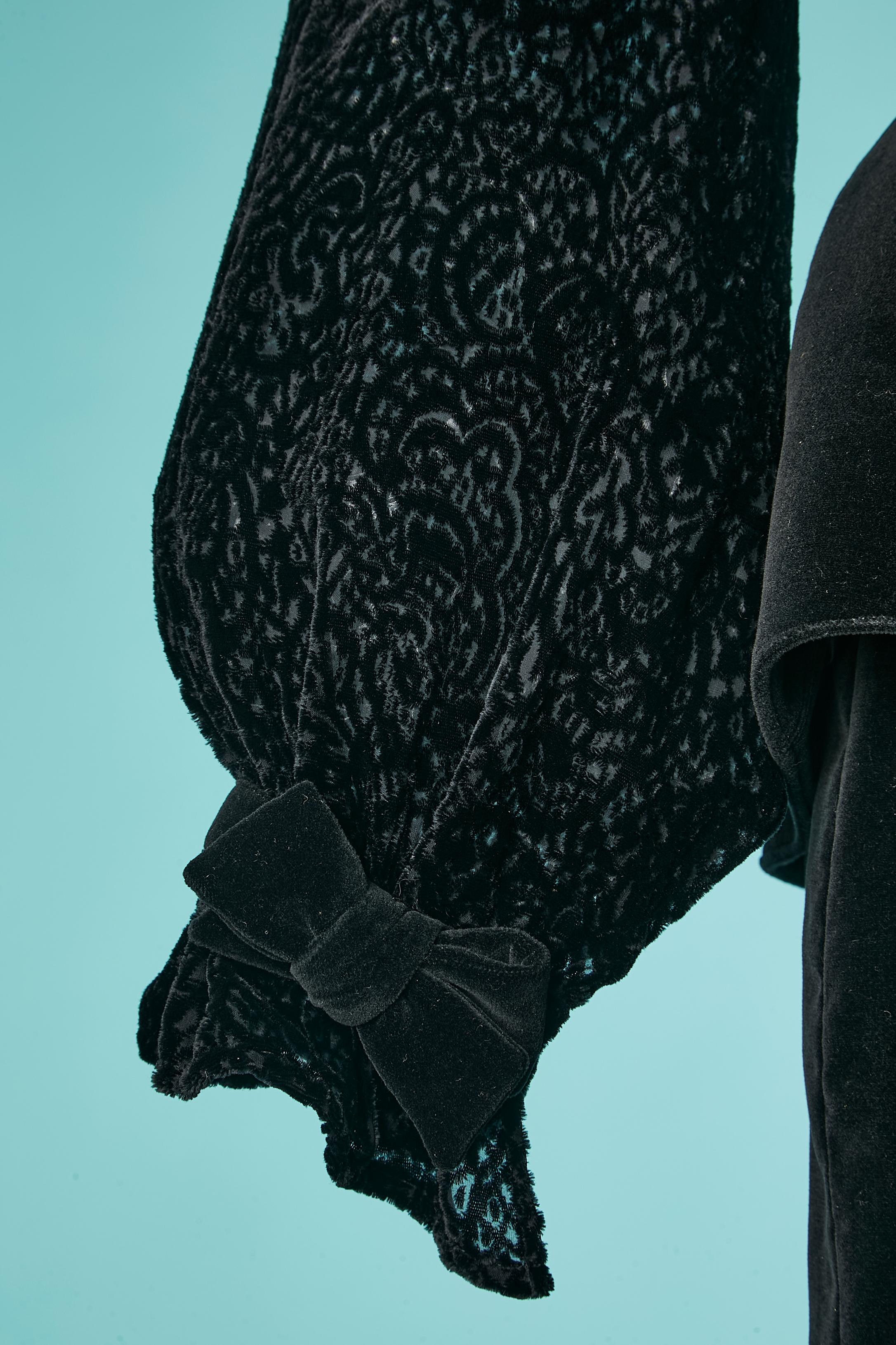 Combinaison jupe en velours noir avec empiècement en velours dévoré et nœud noir Thierry Mugler  en vente 1