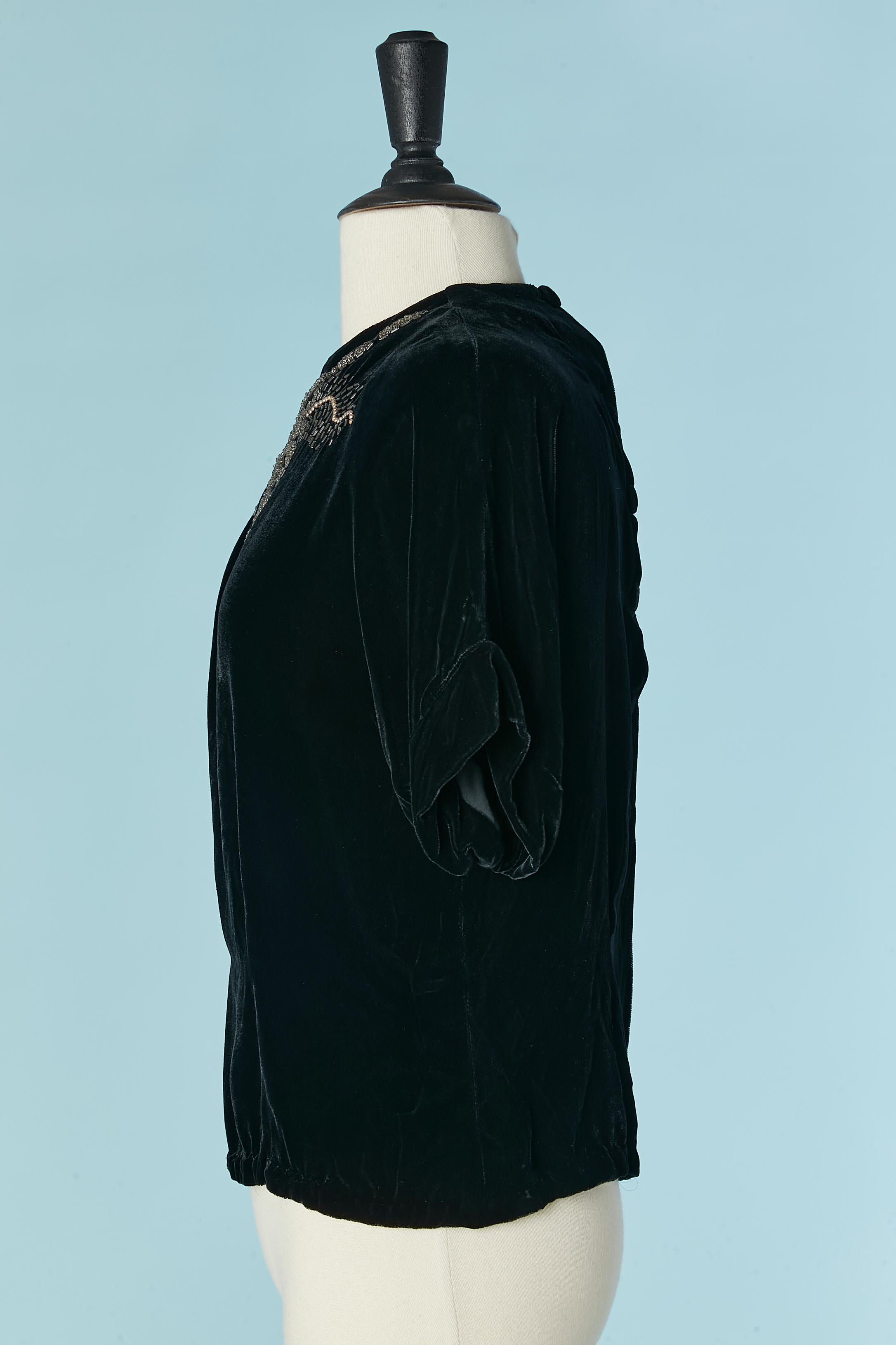 Schwarzes Samttop mit Perlenstickerei CIRCA 1940er Jahre Damen im Angebot