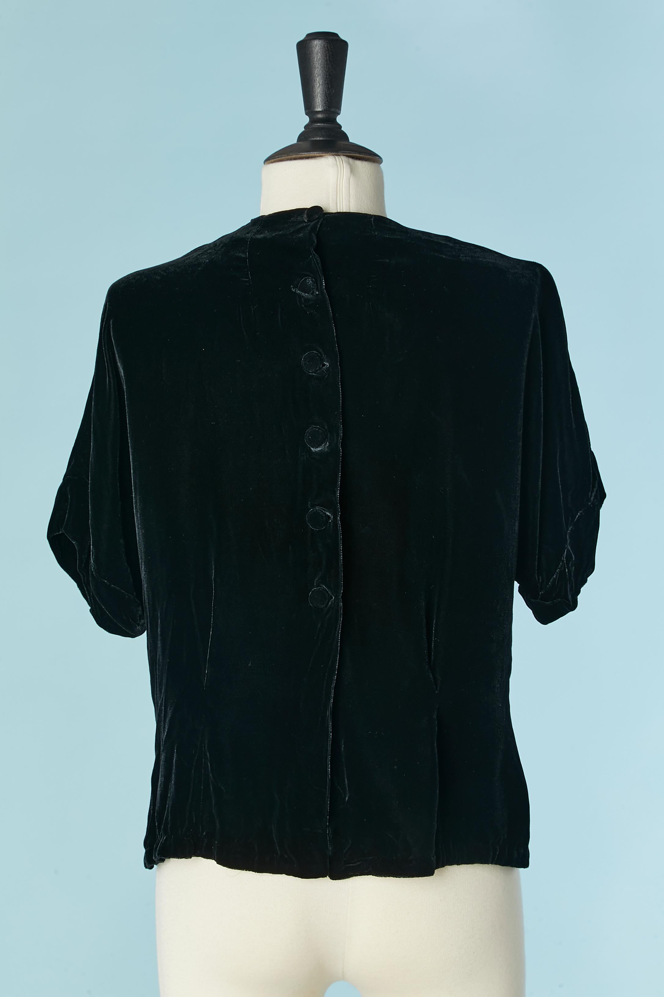 Schwarzes Samttop mit Perlenstickerei CIRCA 1940er Jahre im Angebot 1