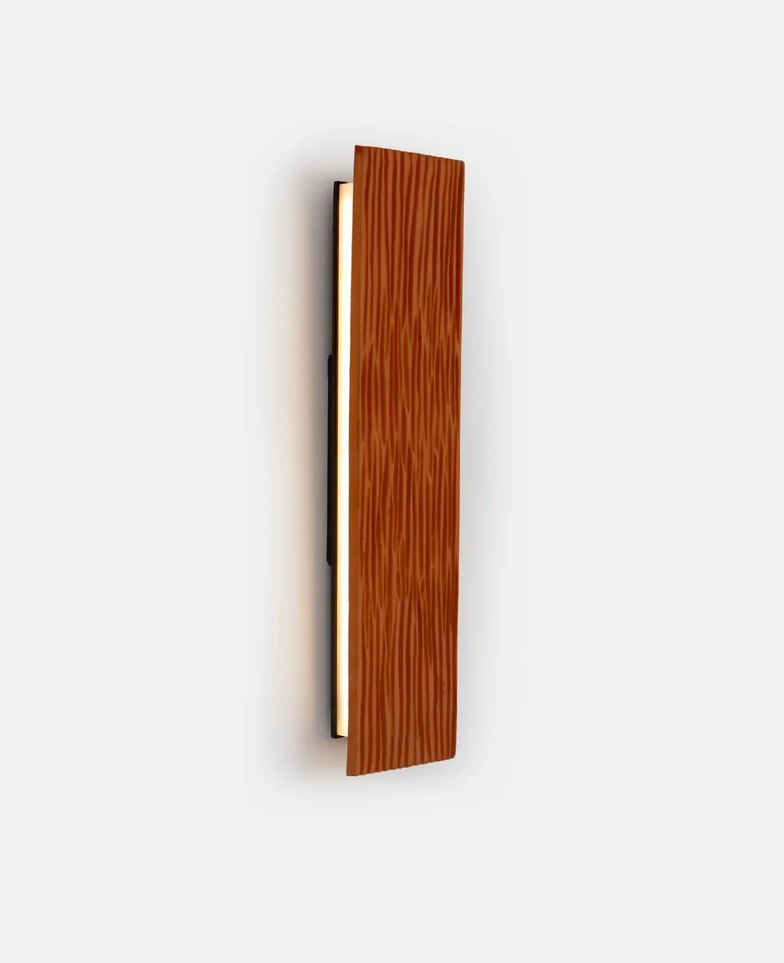 Métal Applique verticale noire de Hatsu en vente