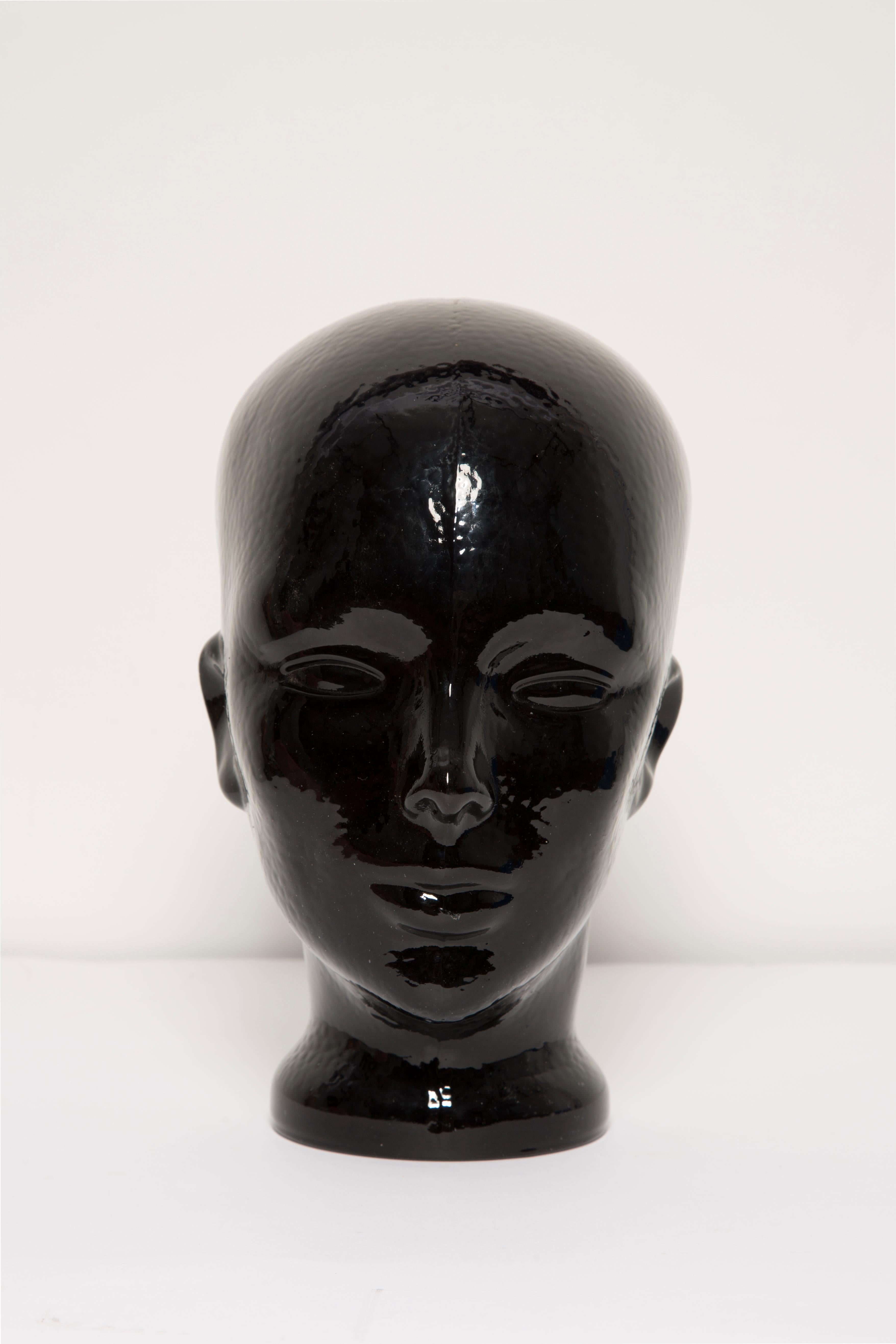 Life-size glass head in a deep black beautiful color. Produced in a German glassworks in the 1970s. Perfect condition. A perfect addition to the interior, photo prop, display or headphone stand.