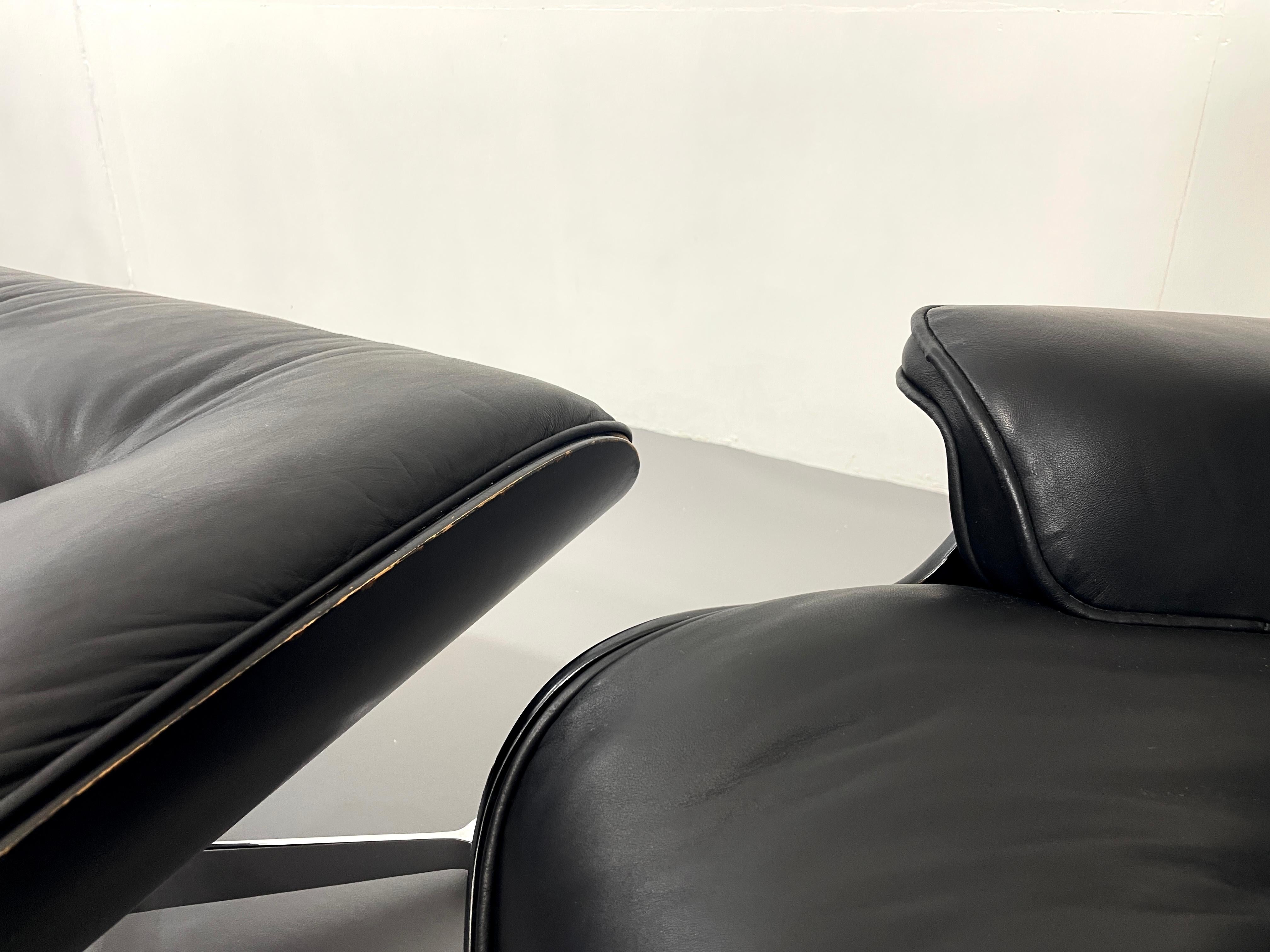Chaise longue Herman Miller noire avec pouf, conçue par Eames  en vente 2