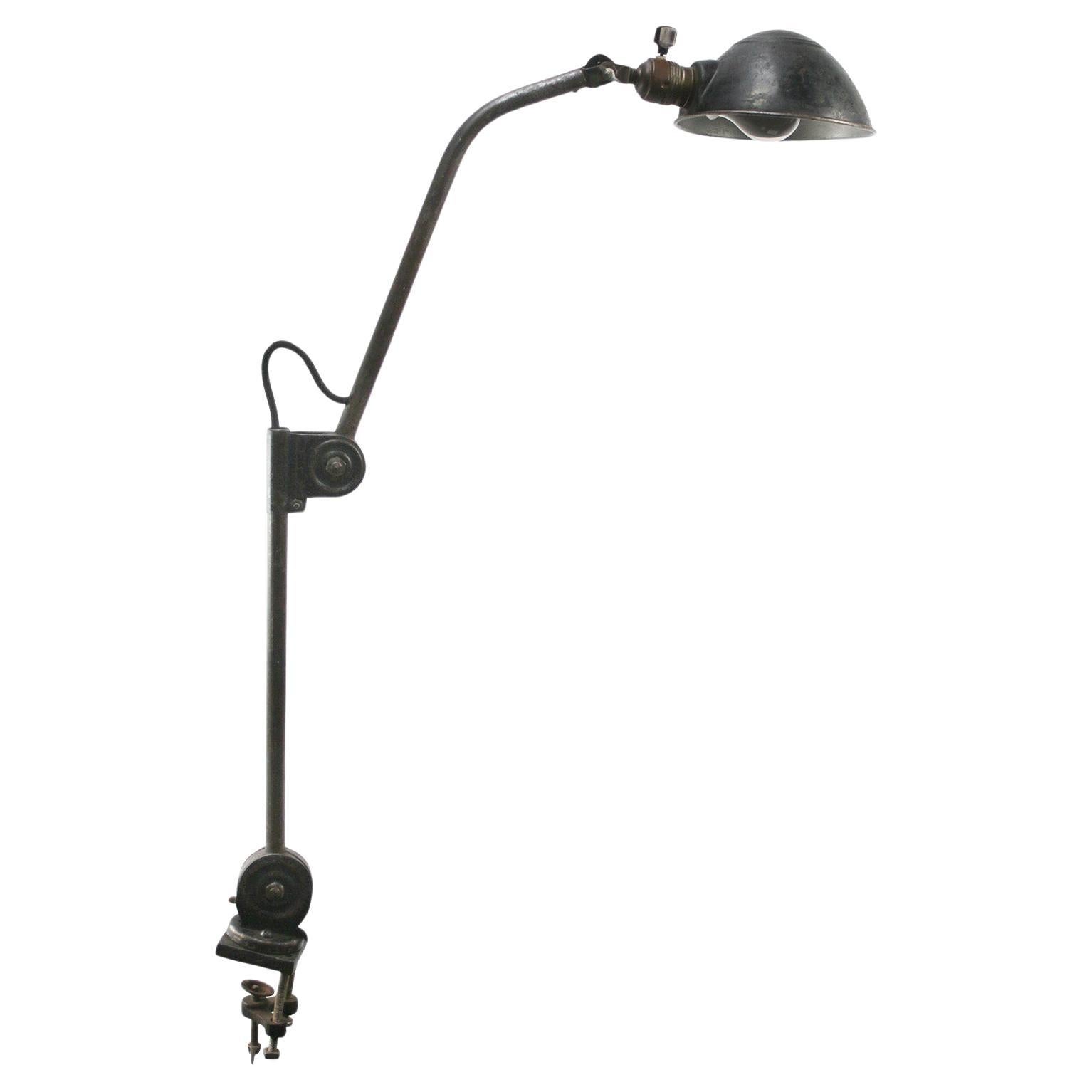 Lampe de bureau de machiniste à 2 bras en métal vintage industriel noir par Hala Zeist en vente